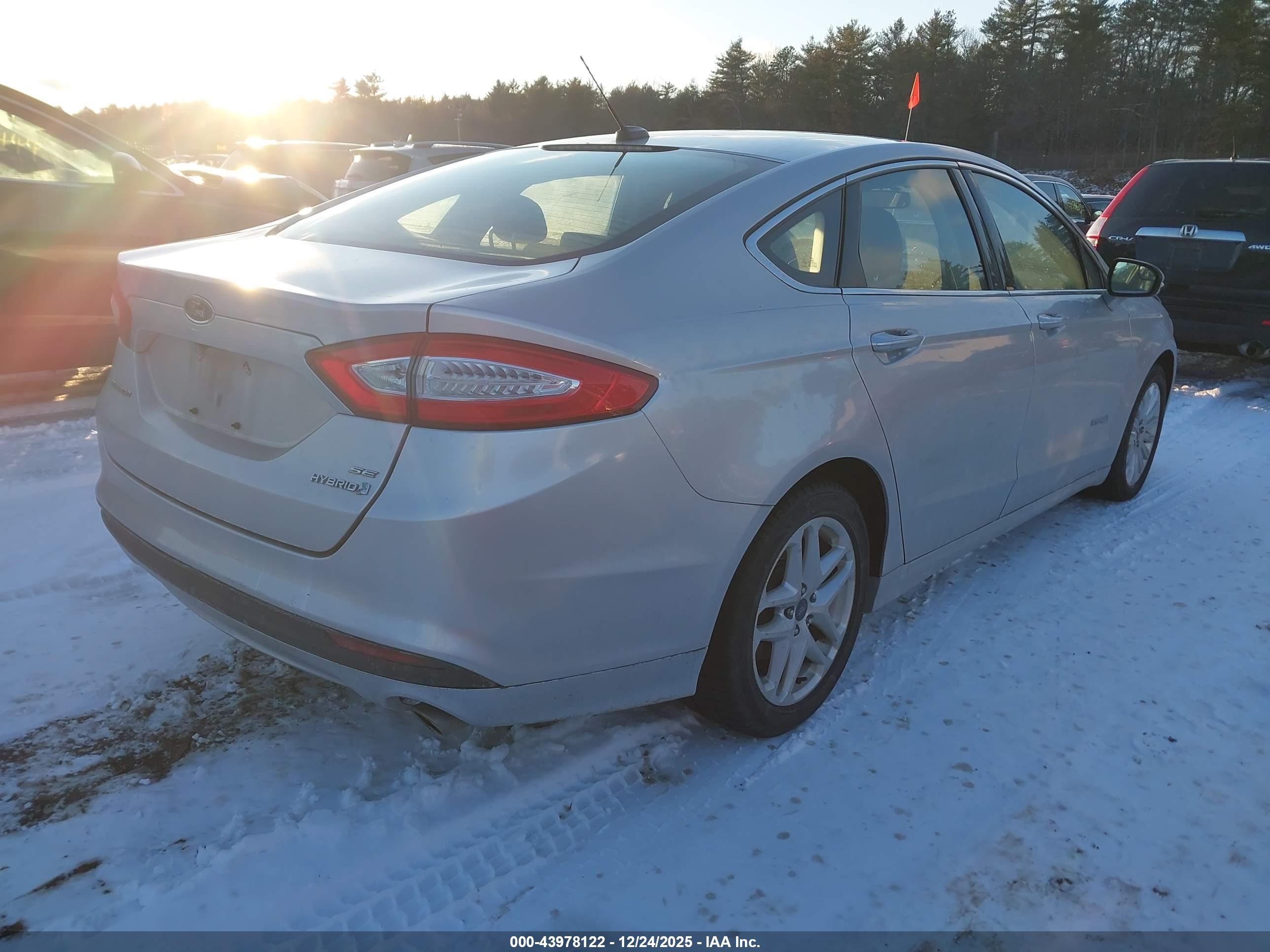 FORD FUSION image 4