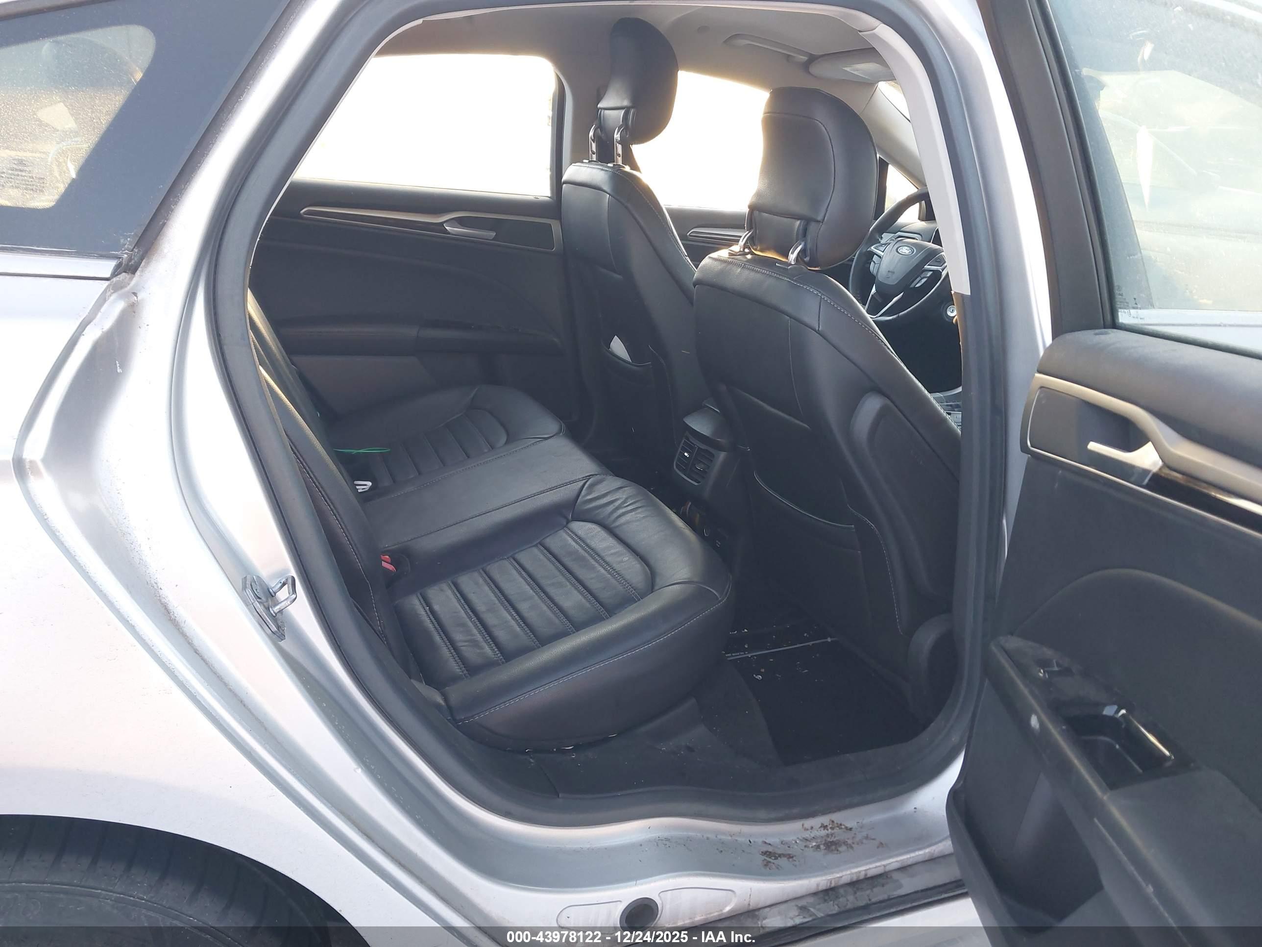 FORD FUSION image 8
