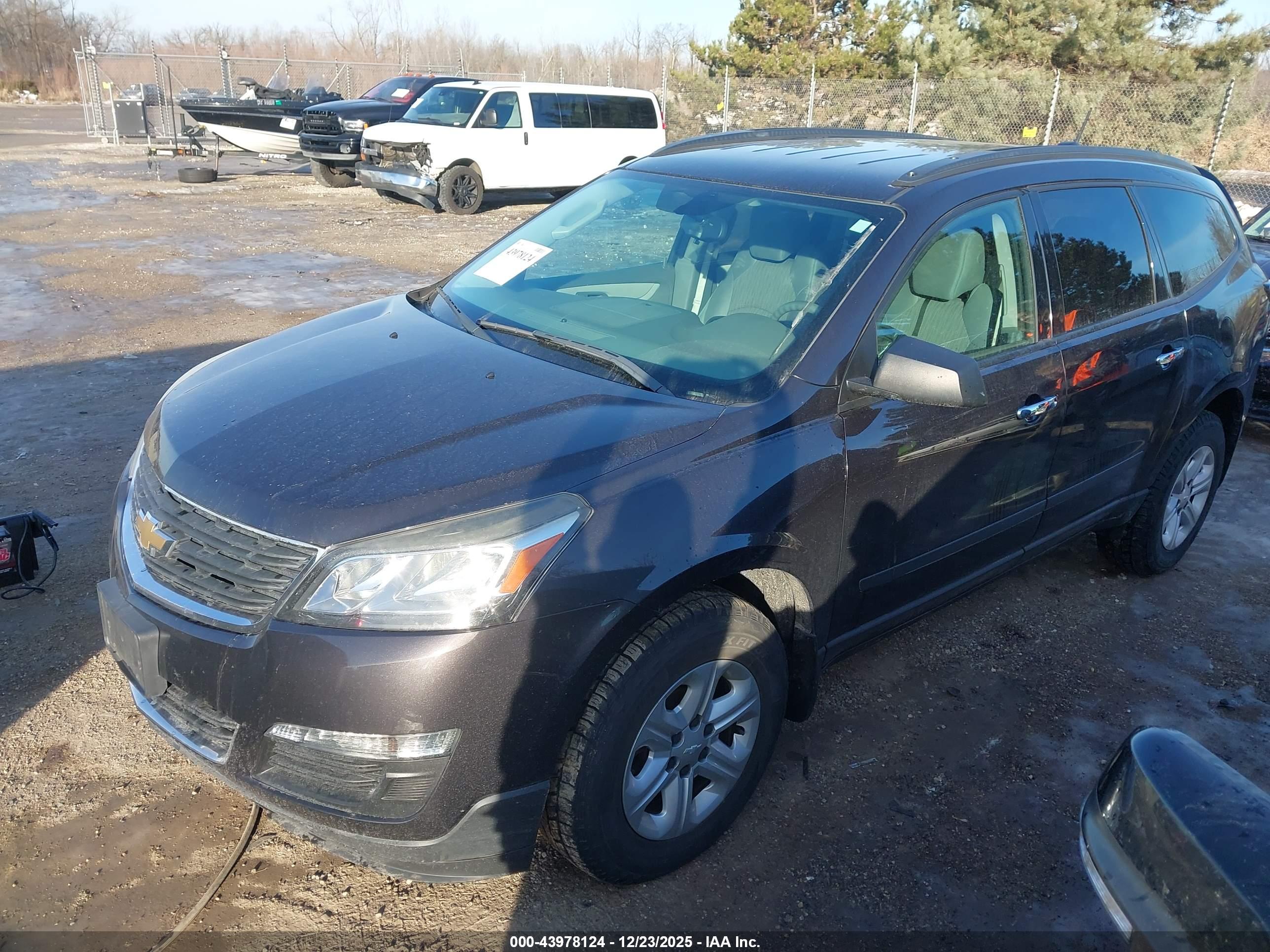 CHEVROLET TRAVERSE image 2