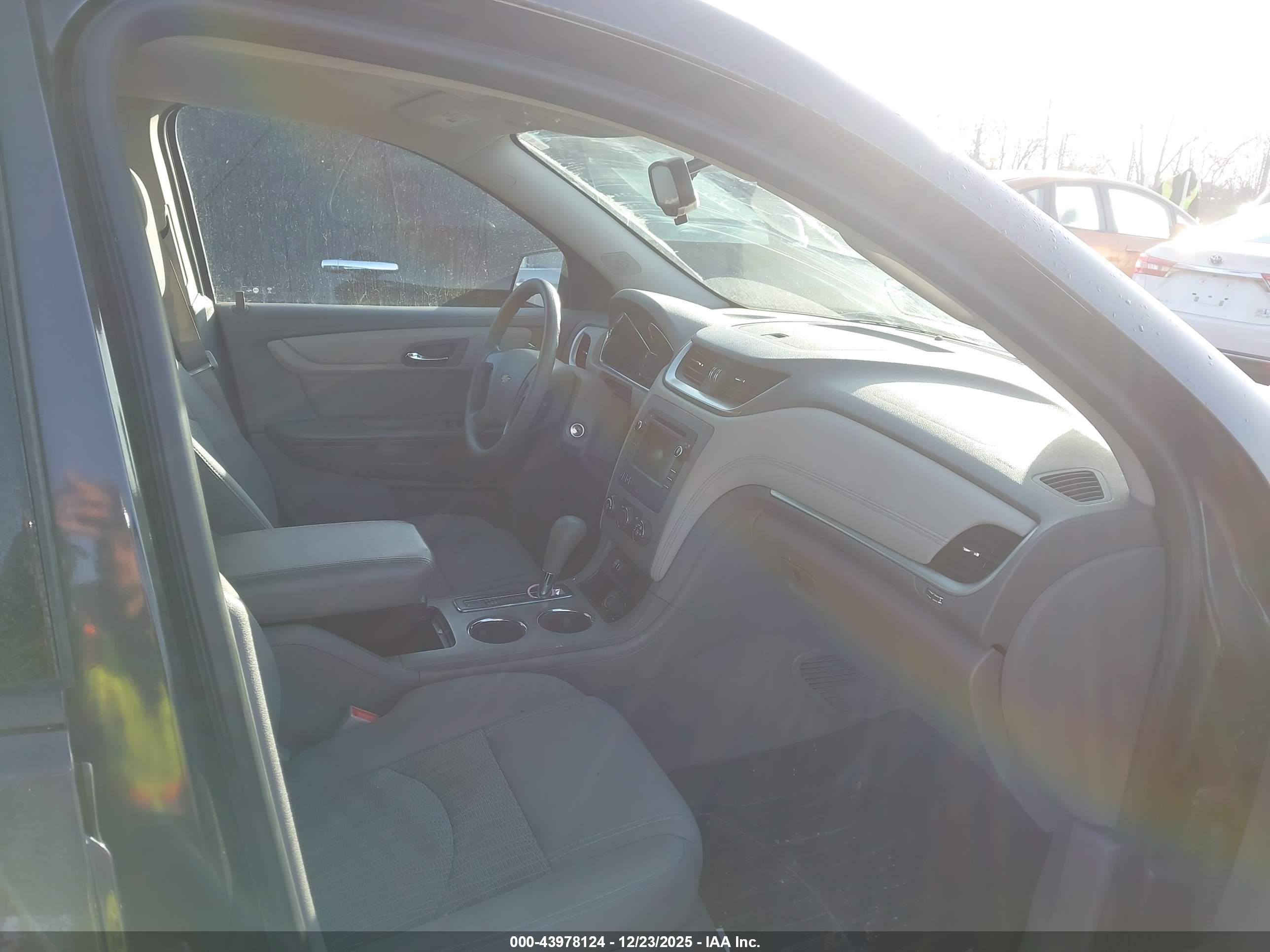 CHEVROLET TRAVERSE image 5