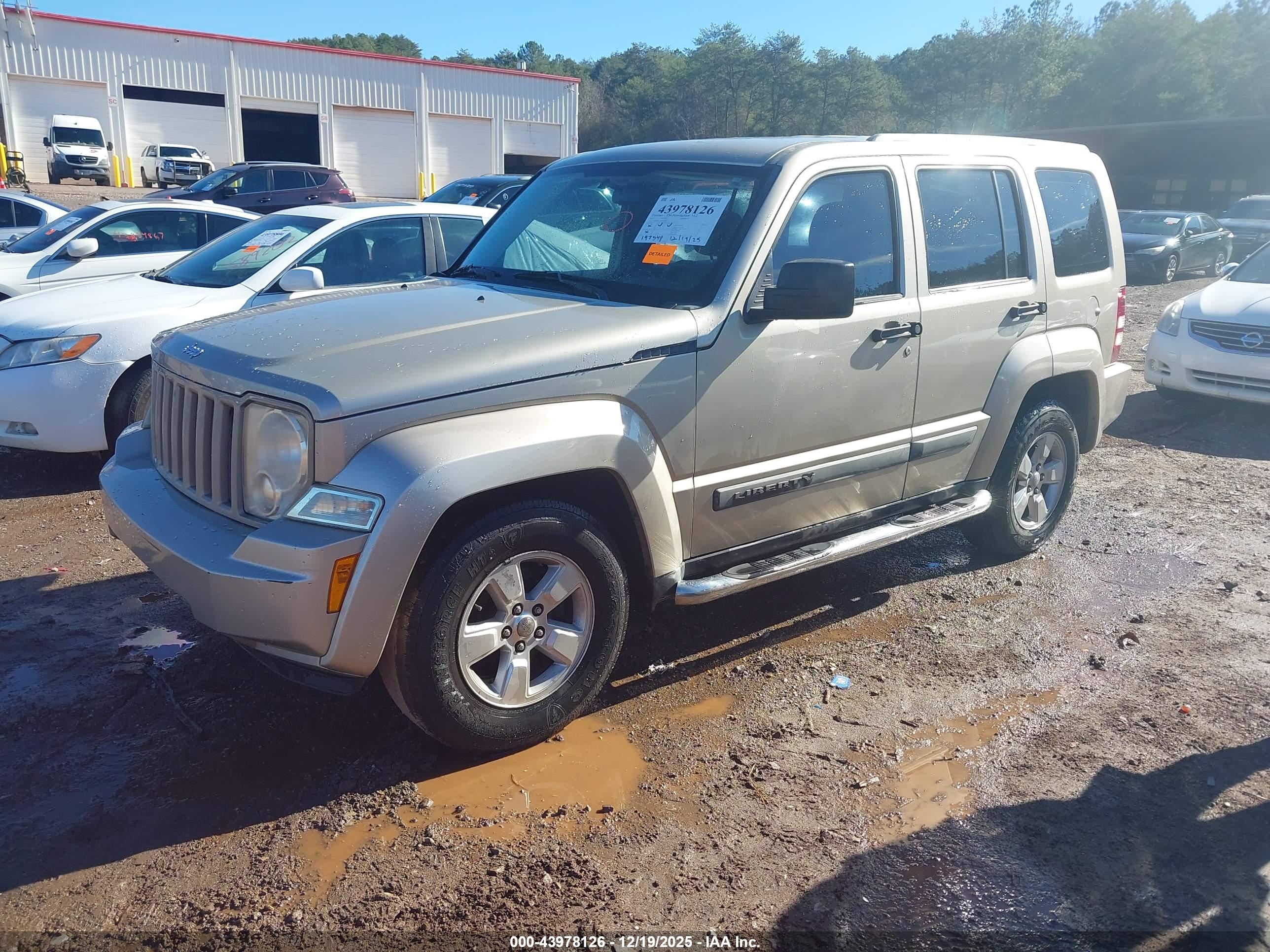 JEEP LIBERTY image 2