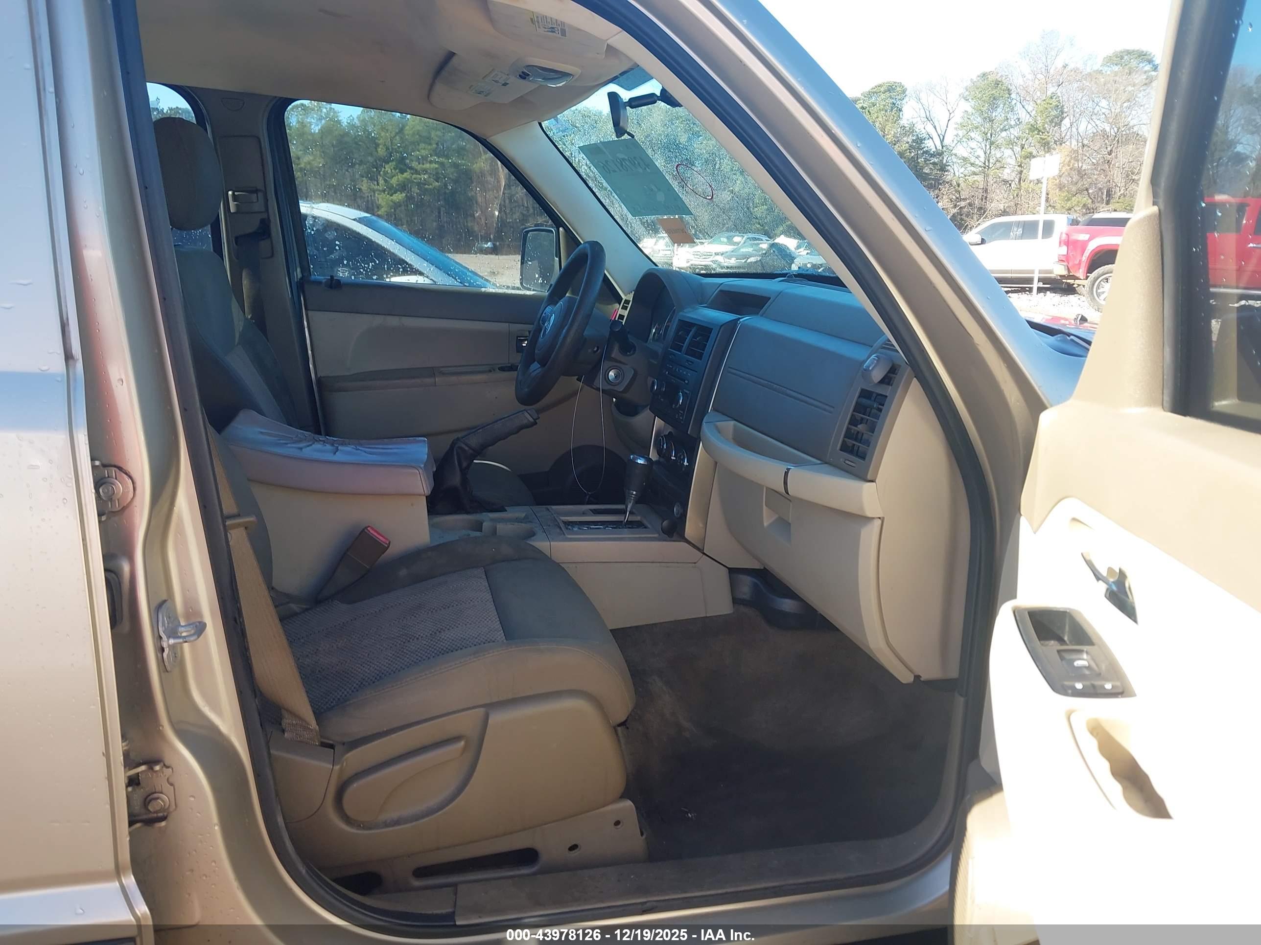 JEEP LIBERTY image 5