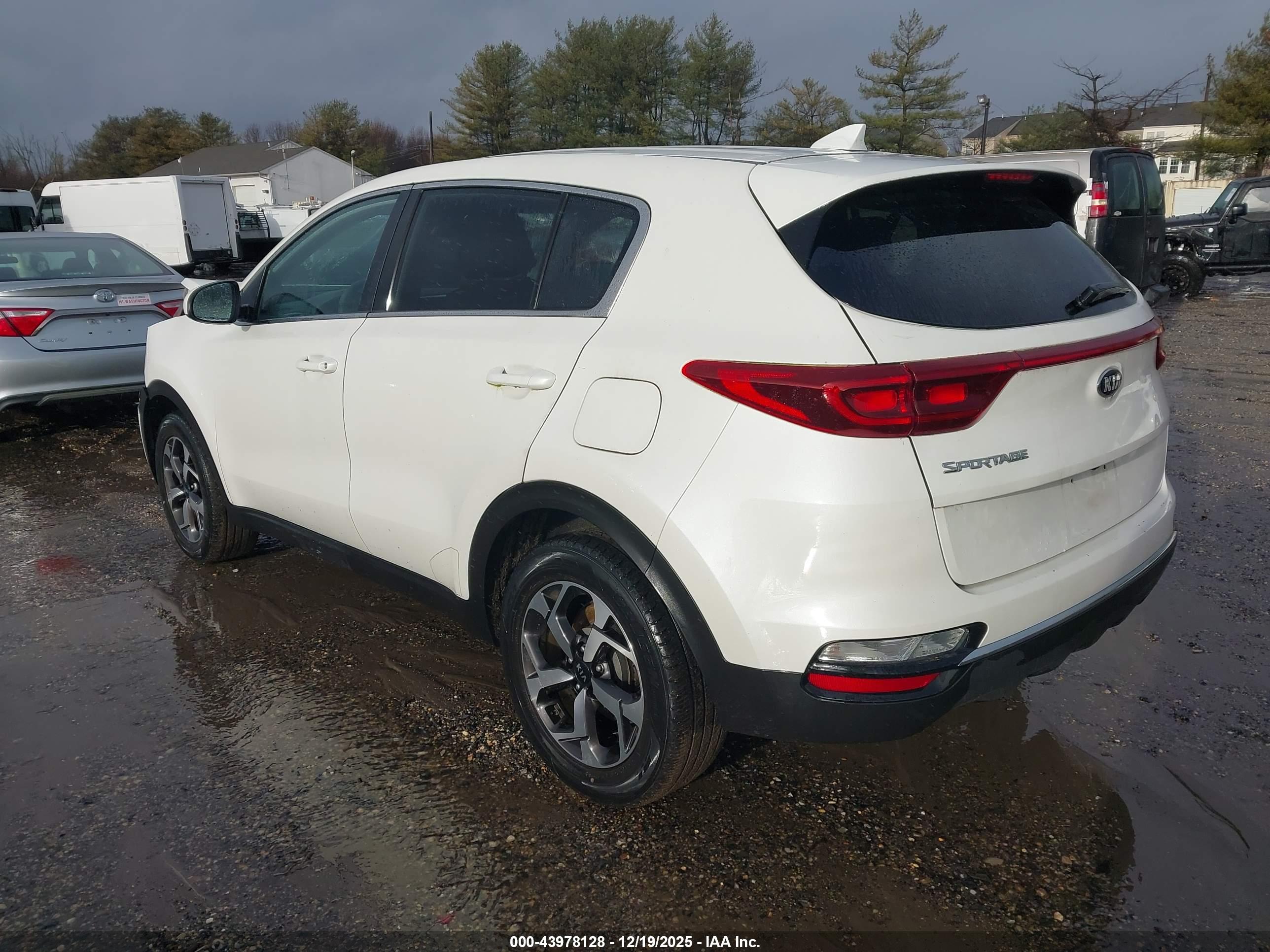 KIA SPORTAGE image 3