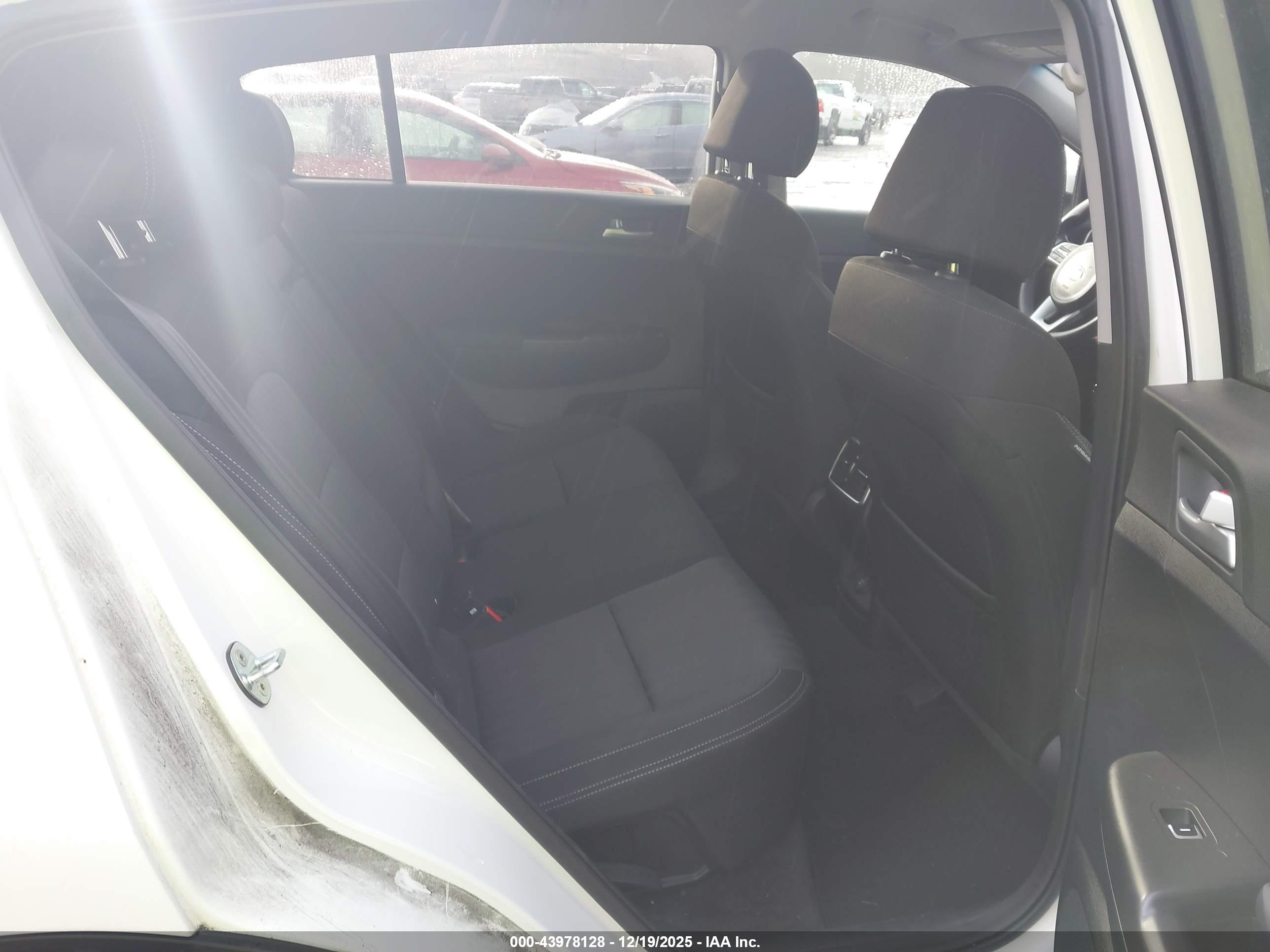 KIA SPORTAGE image 8
