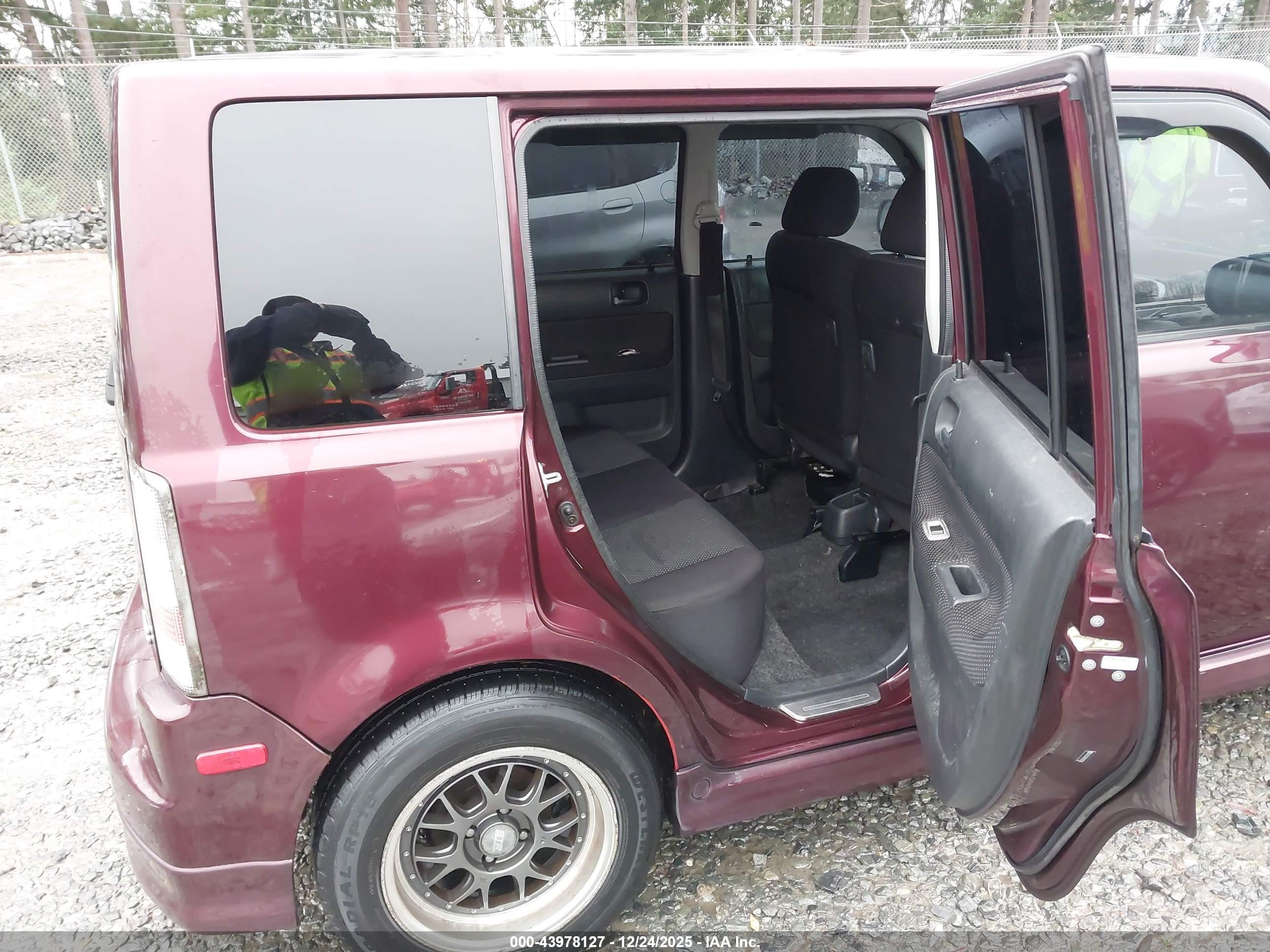 SCION XB image 8