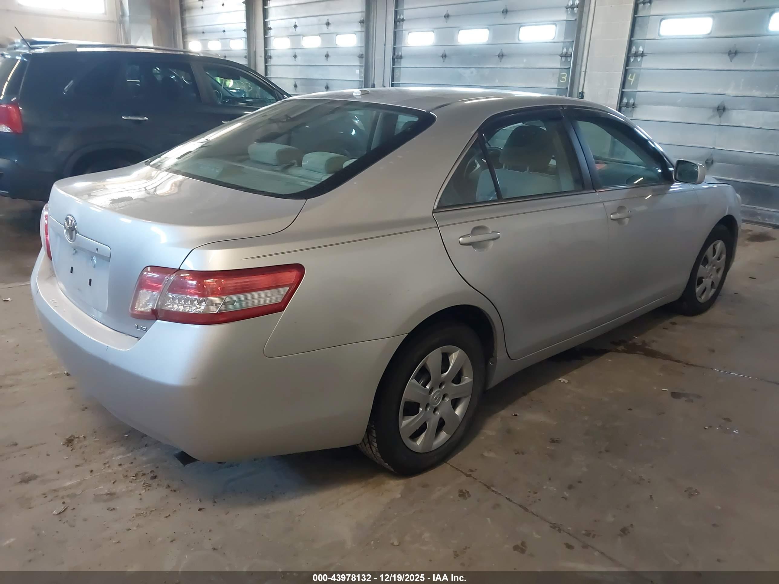 TOYOTA CAMRY image 4