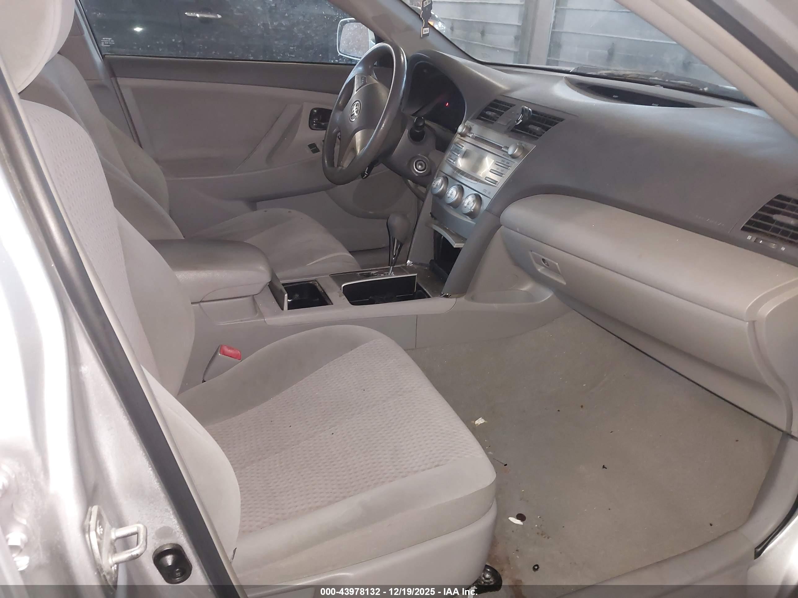 TOYOTA CAMRY image 5