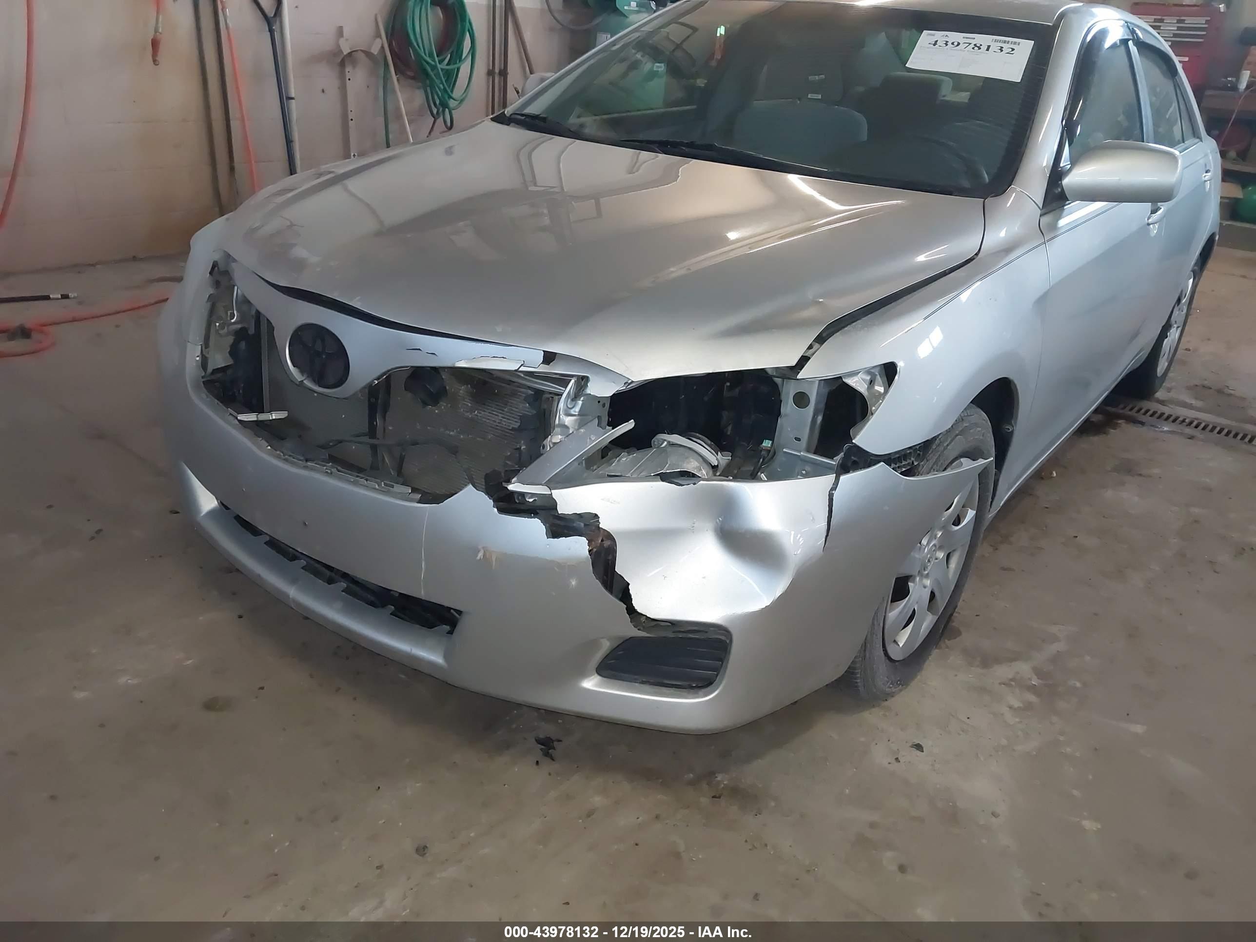 TOYOTA CAMRY image 6