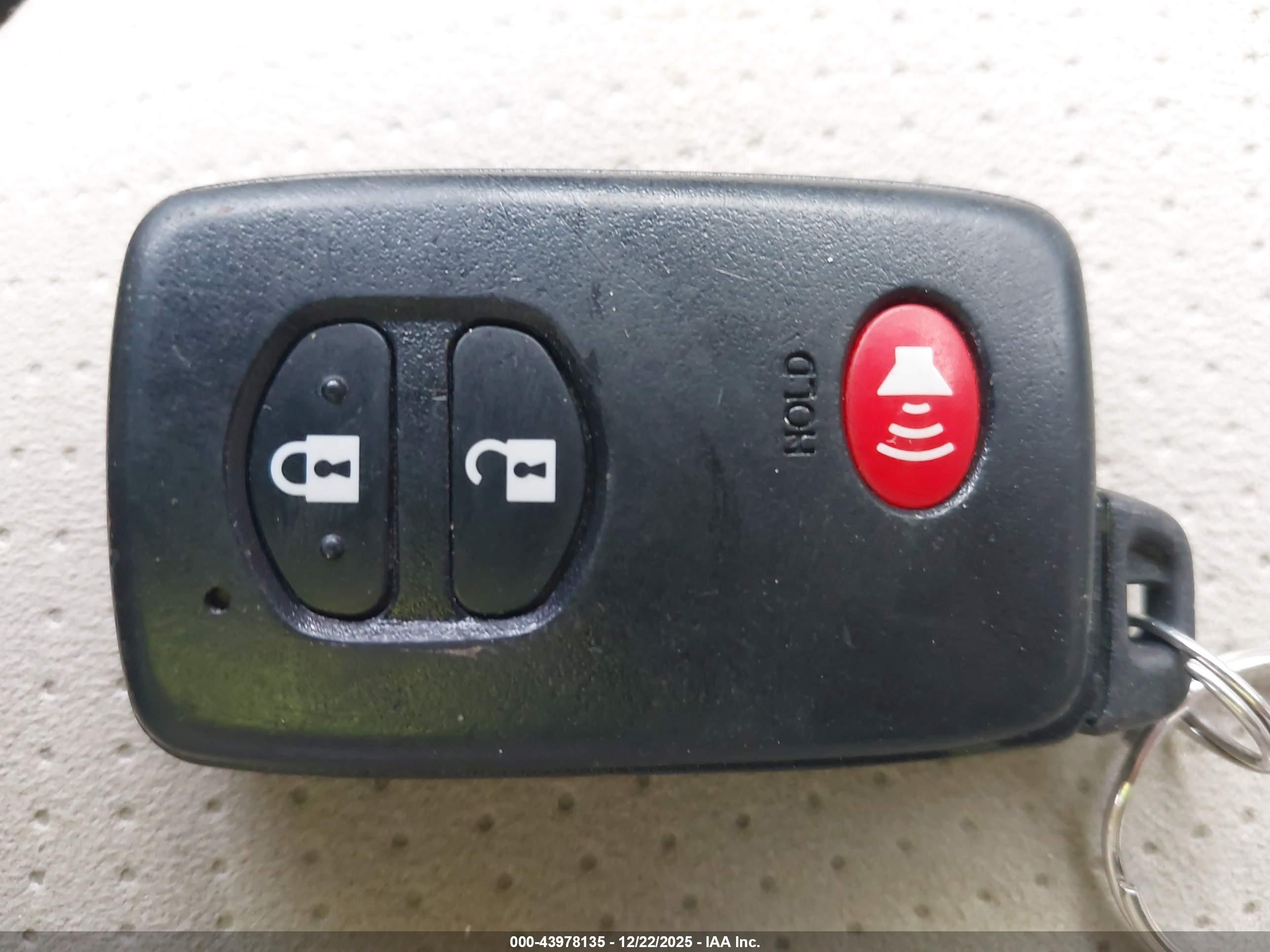 TOYOTA PRIUS image 11