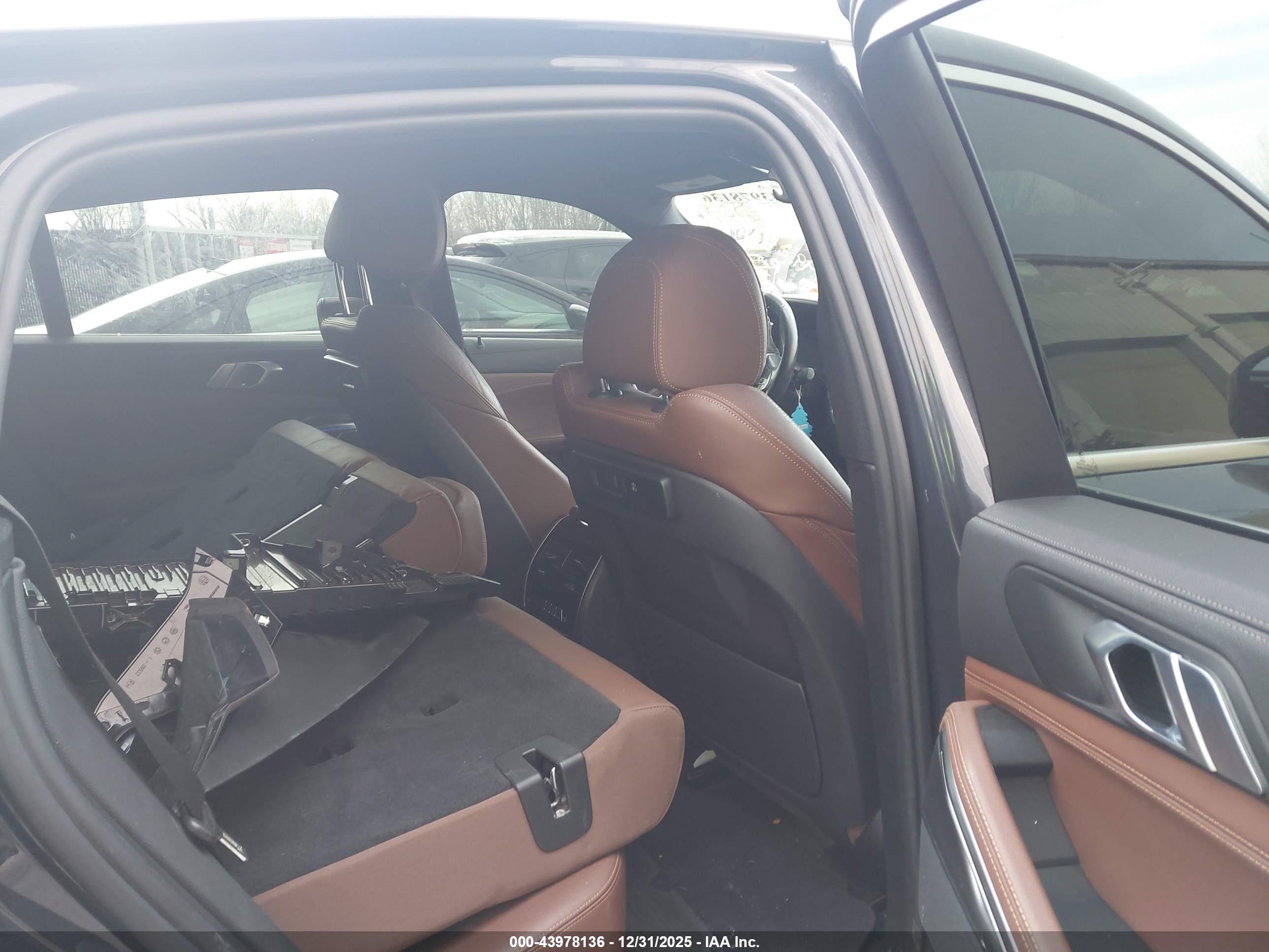 BMW X6 image 8