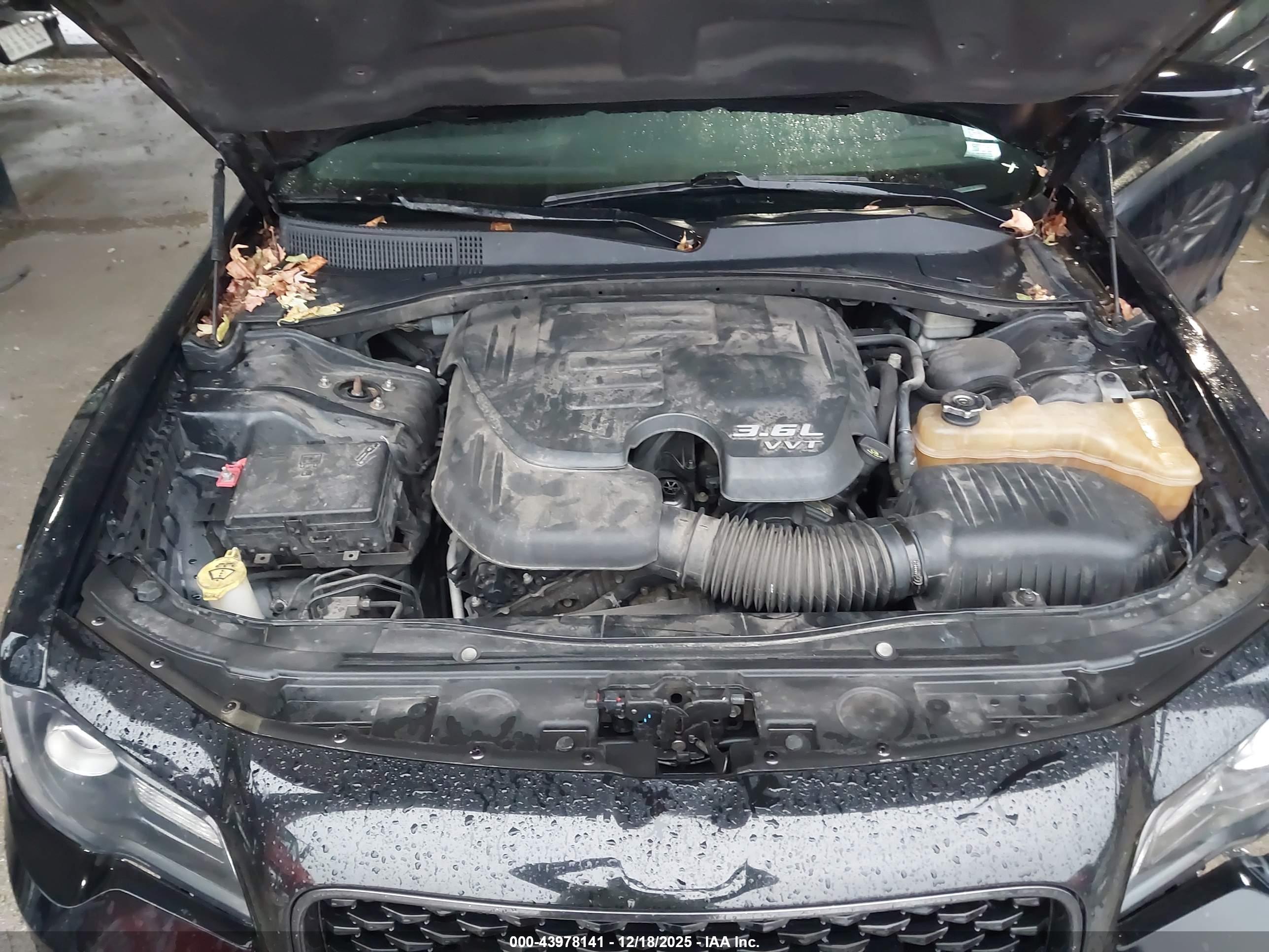 CHRYSLER 300 image 10