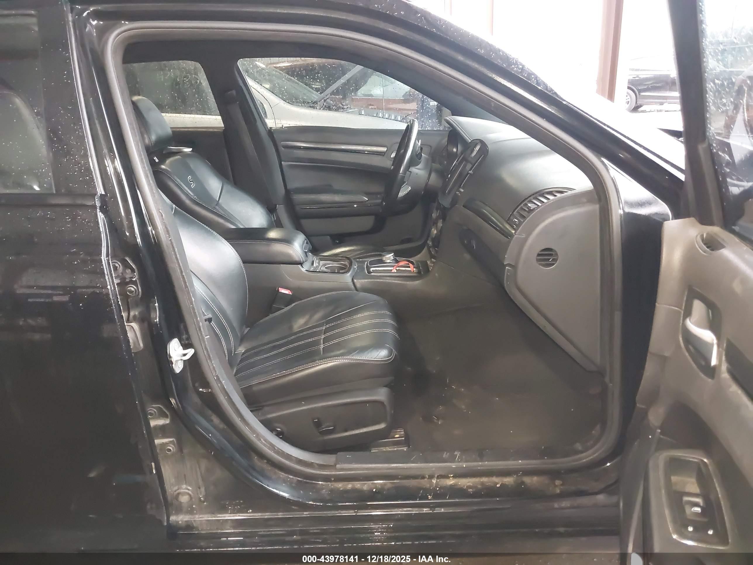CHRYSLER 300 image 5