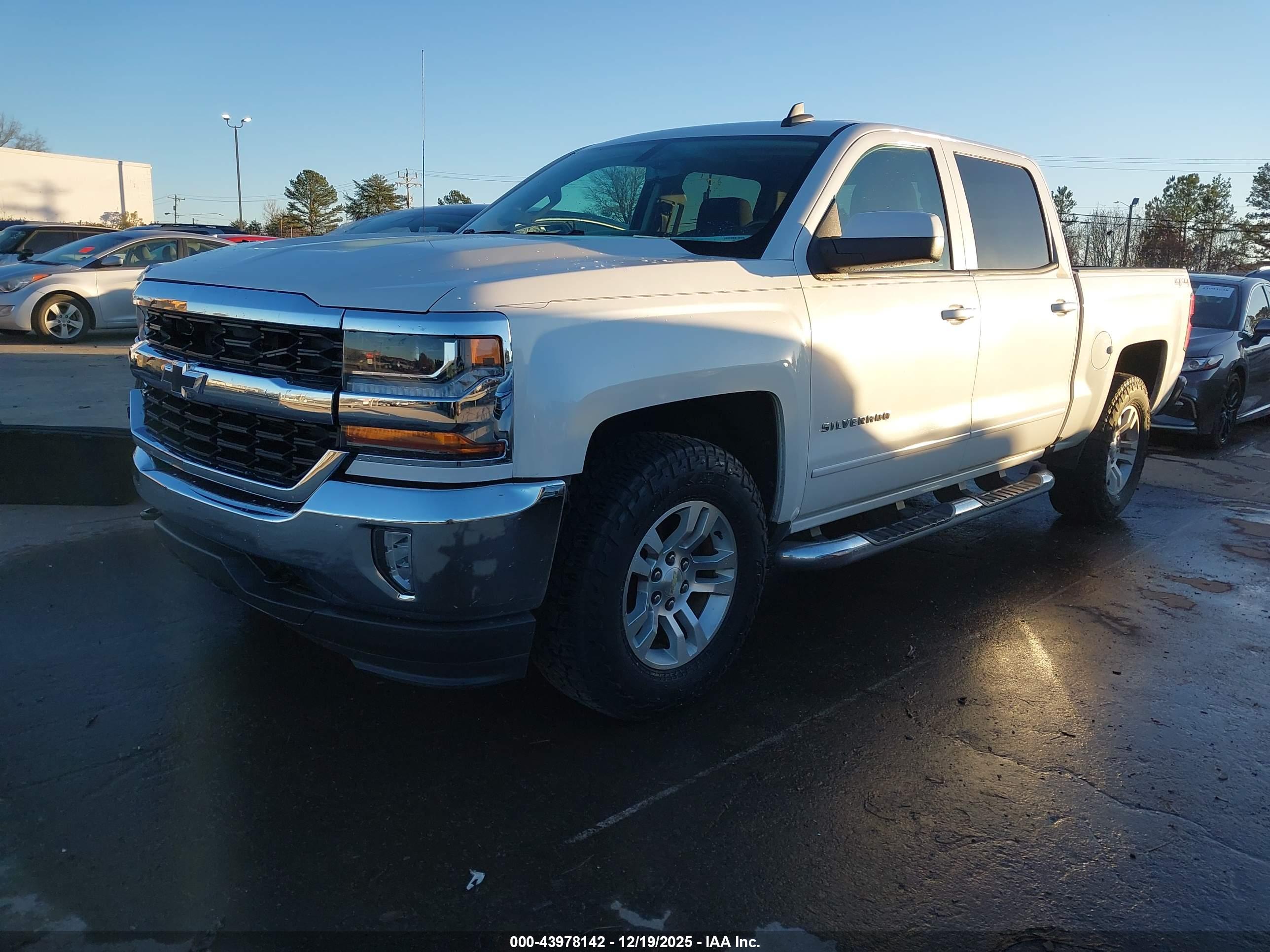 CHEVROLET SILVERADO image 2