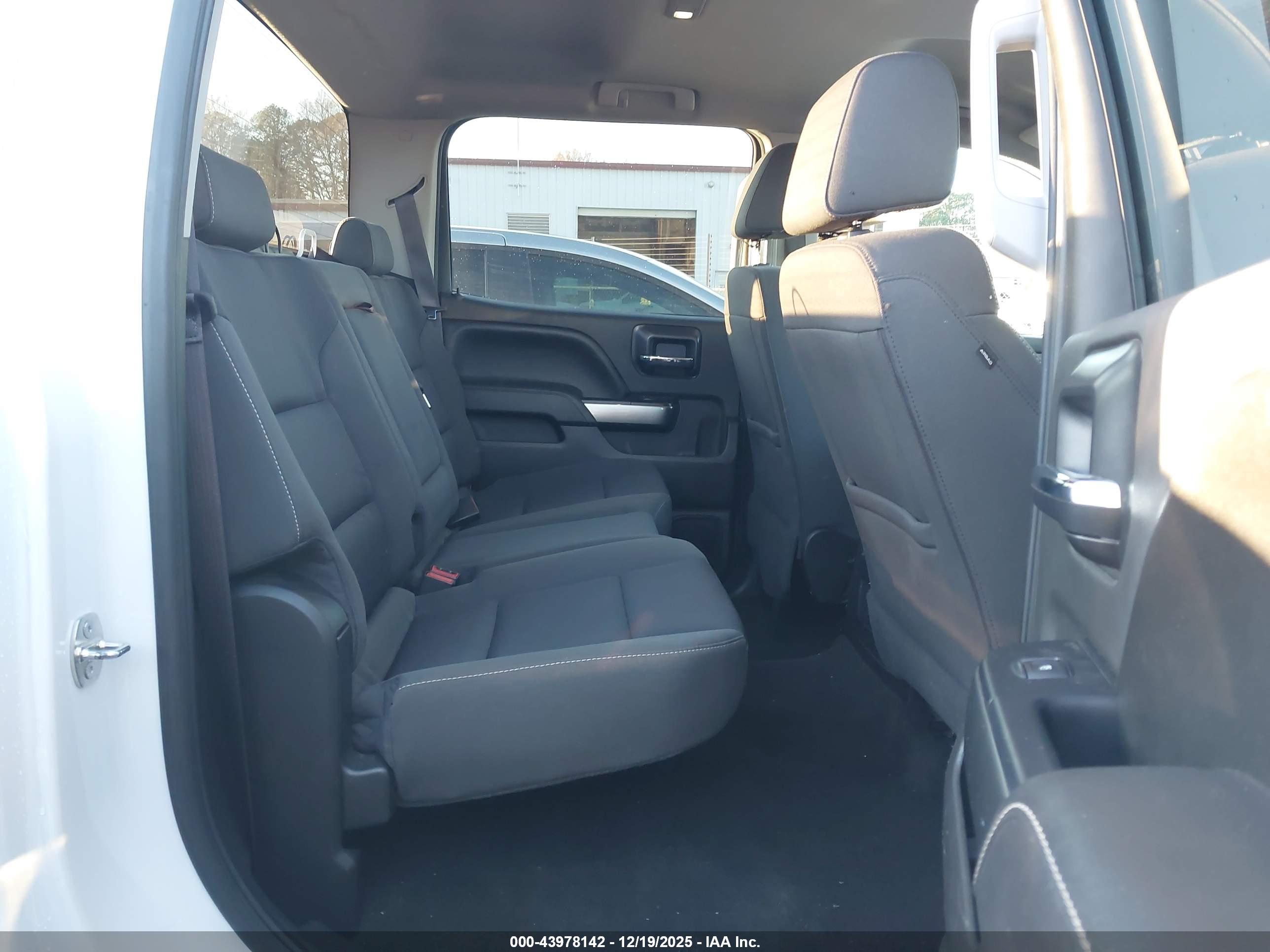 CHEVROLET SILVERADO image 8