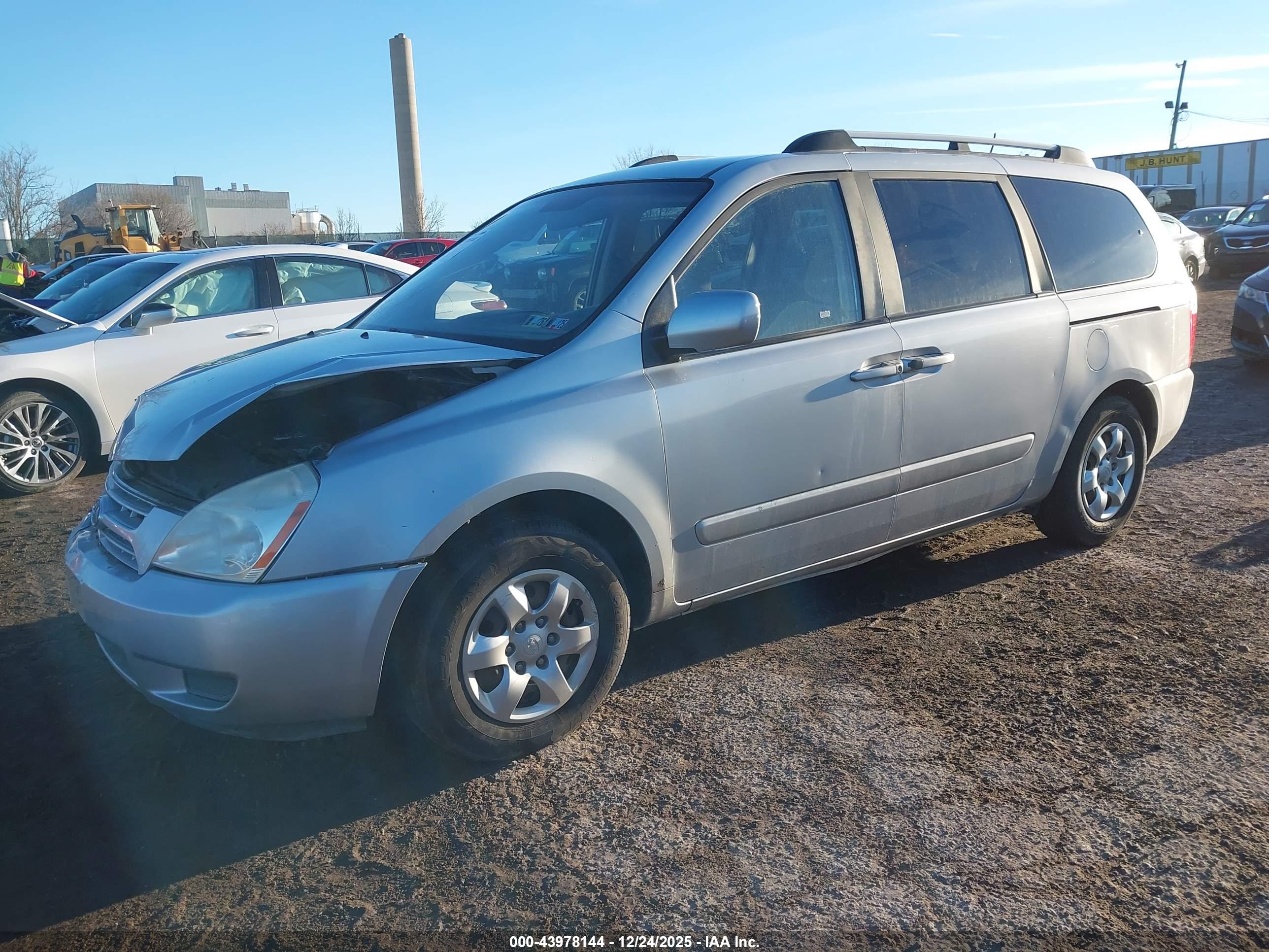 KIA SEDONA image 2