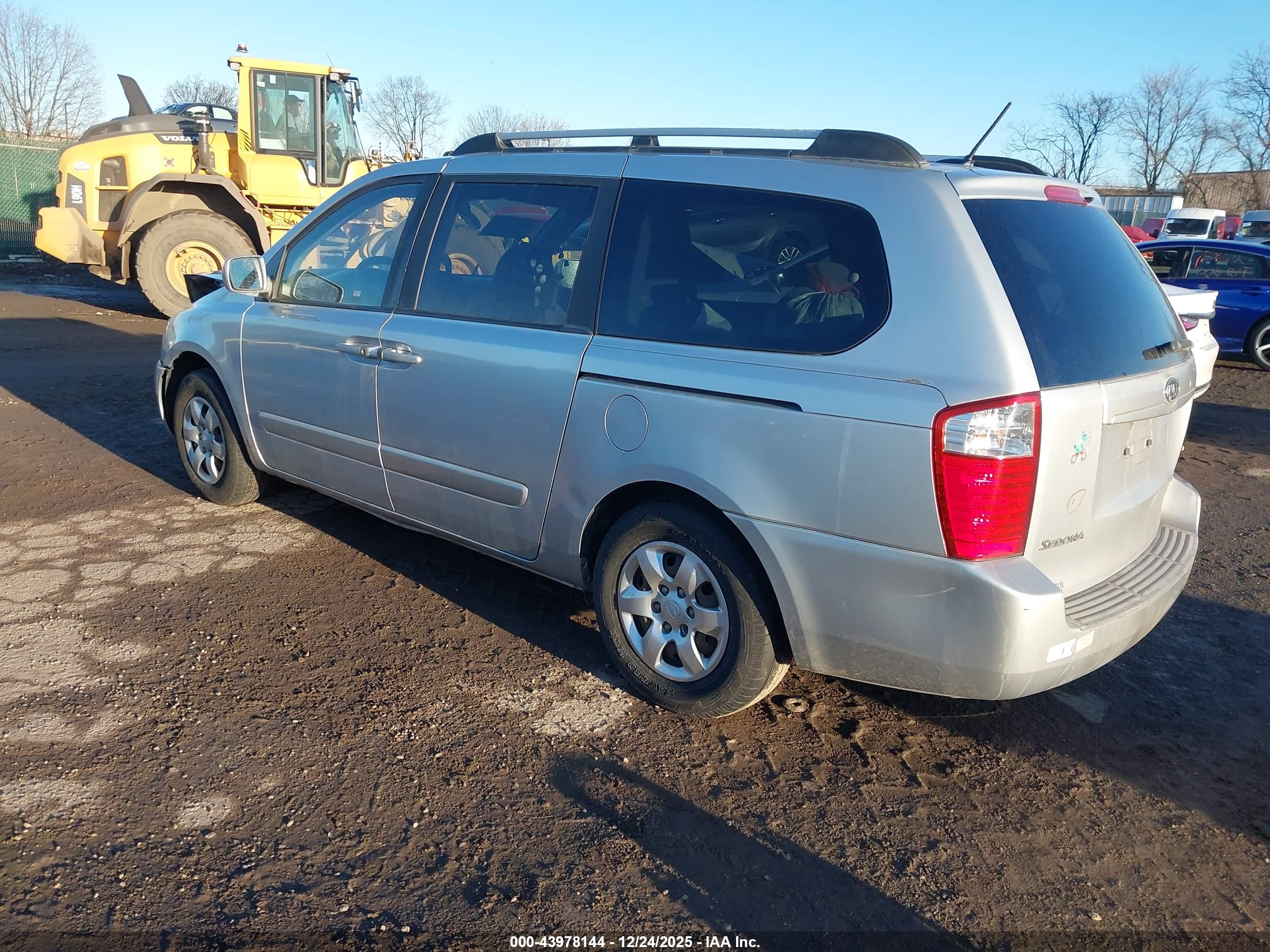 KIA SEDONA image 3