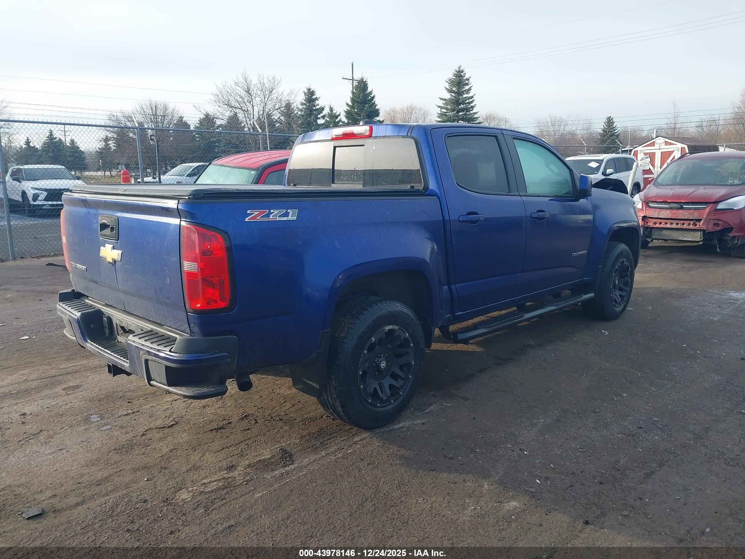 CHEVROLET COLORADO image 4