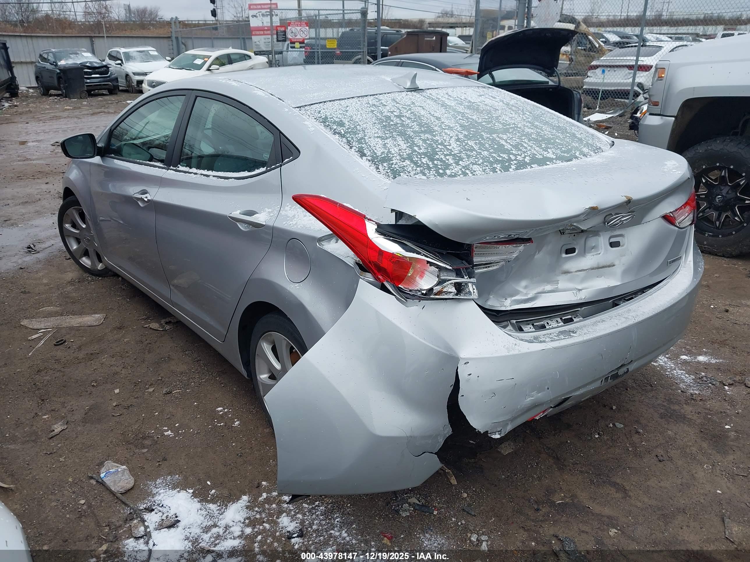 HYUNDAI ELANTRA image 3