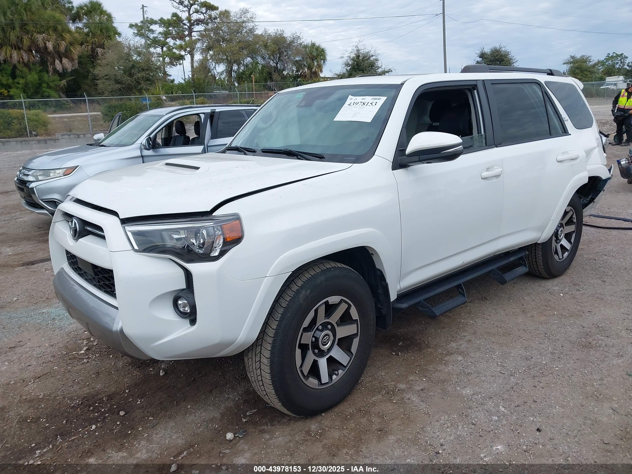 TOYOTA 4RUNNER image 2