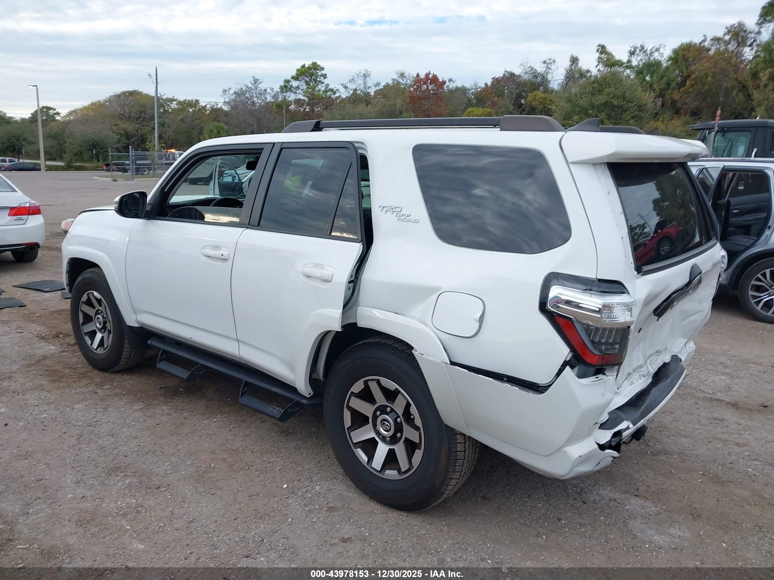 TOYOTA 4RUNNER image 3