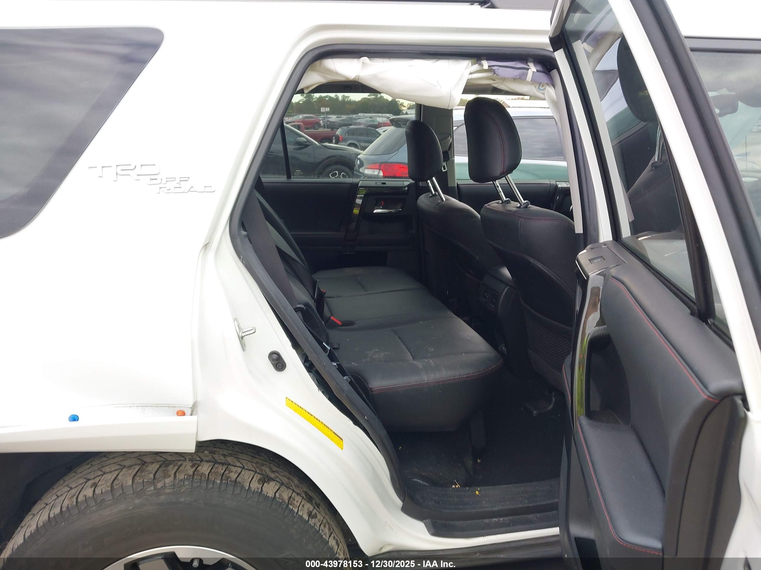TOYOTA 4RUNNER image 8
