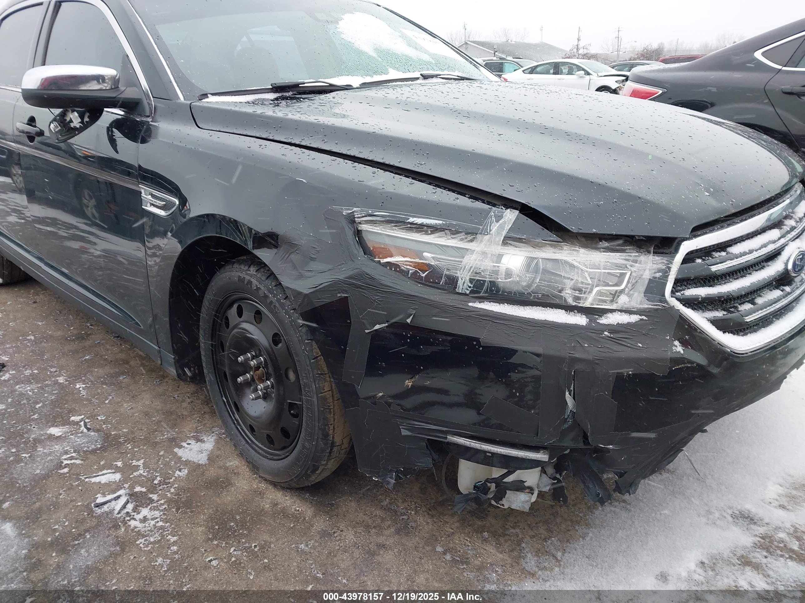 FORD TAURUS image 6