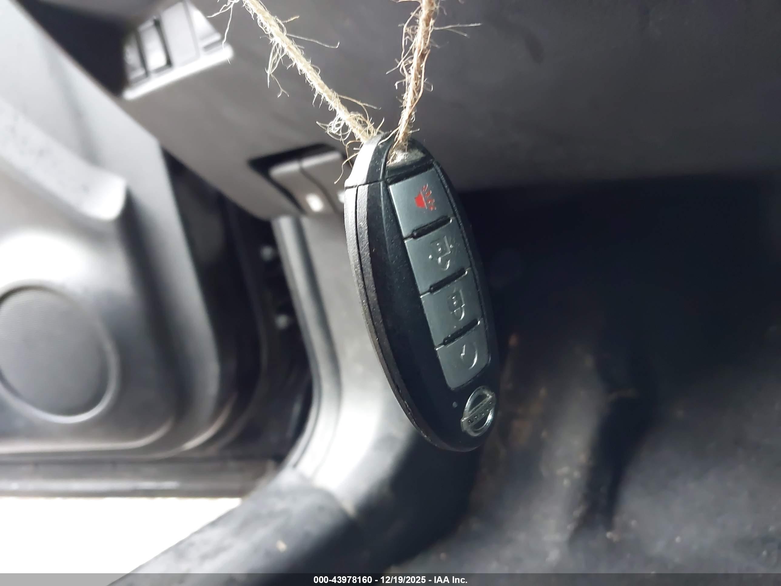 NISSAN ROGUE image 11