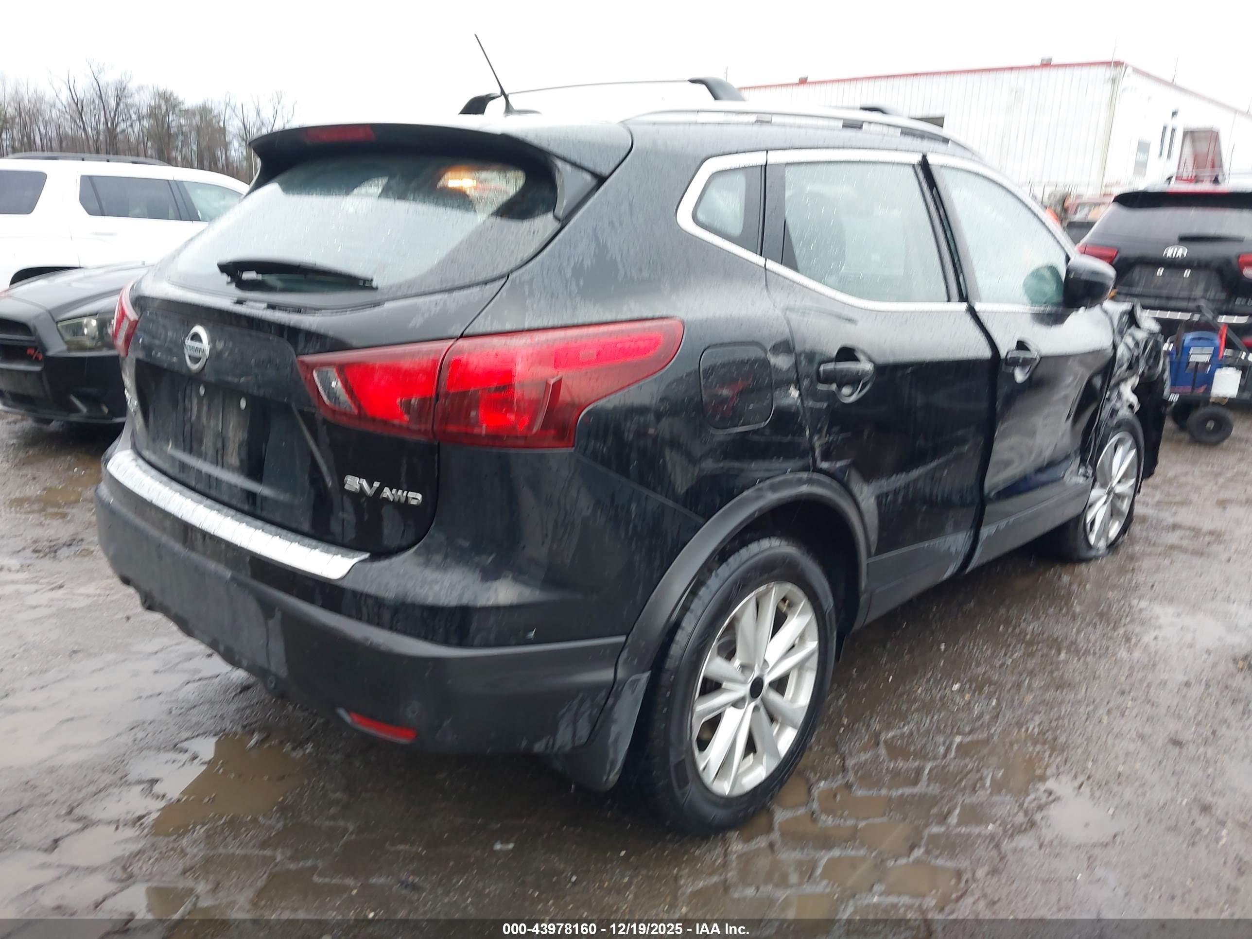 NISSAN ROGUE image 4