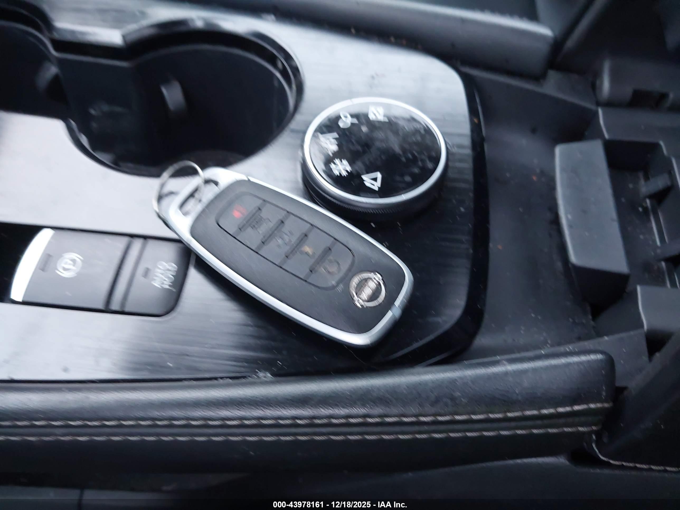 NISSAN ROGUE image 11