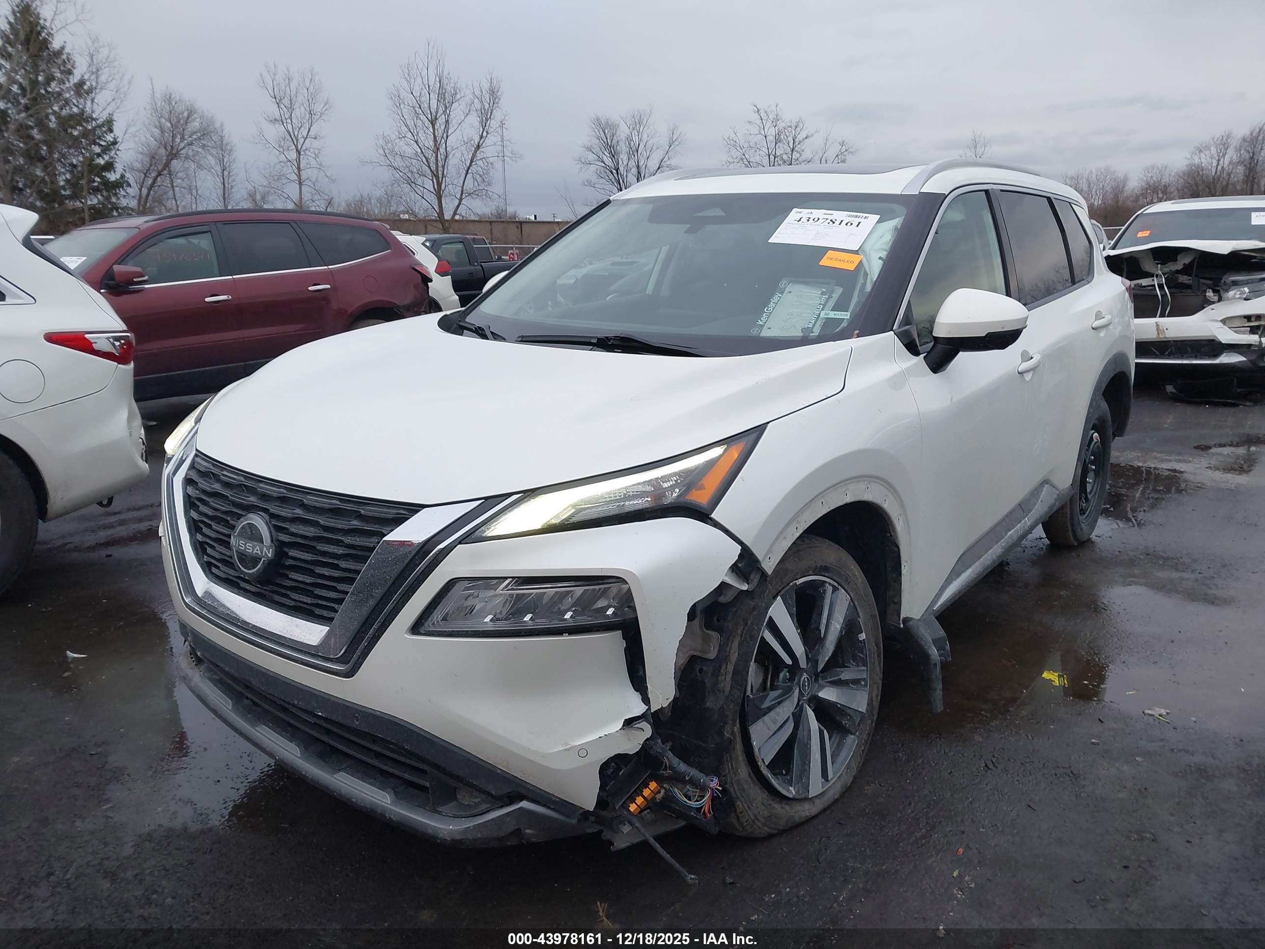 NISSAN ROGUE image 2
