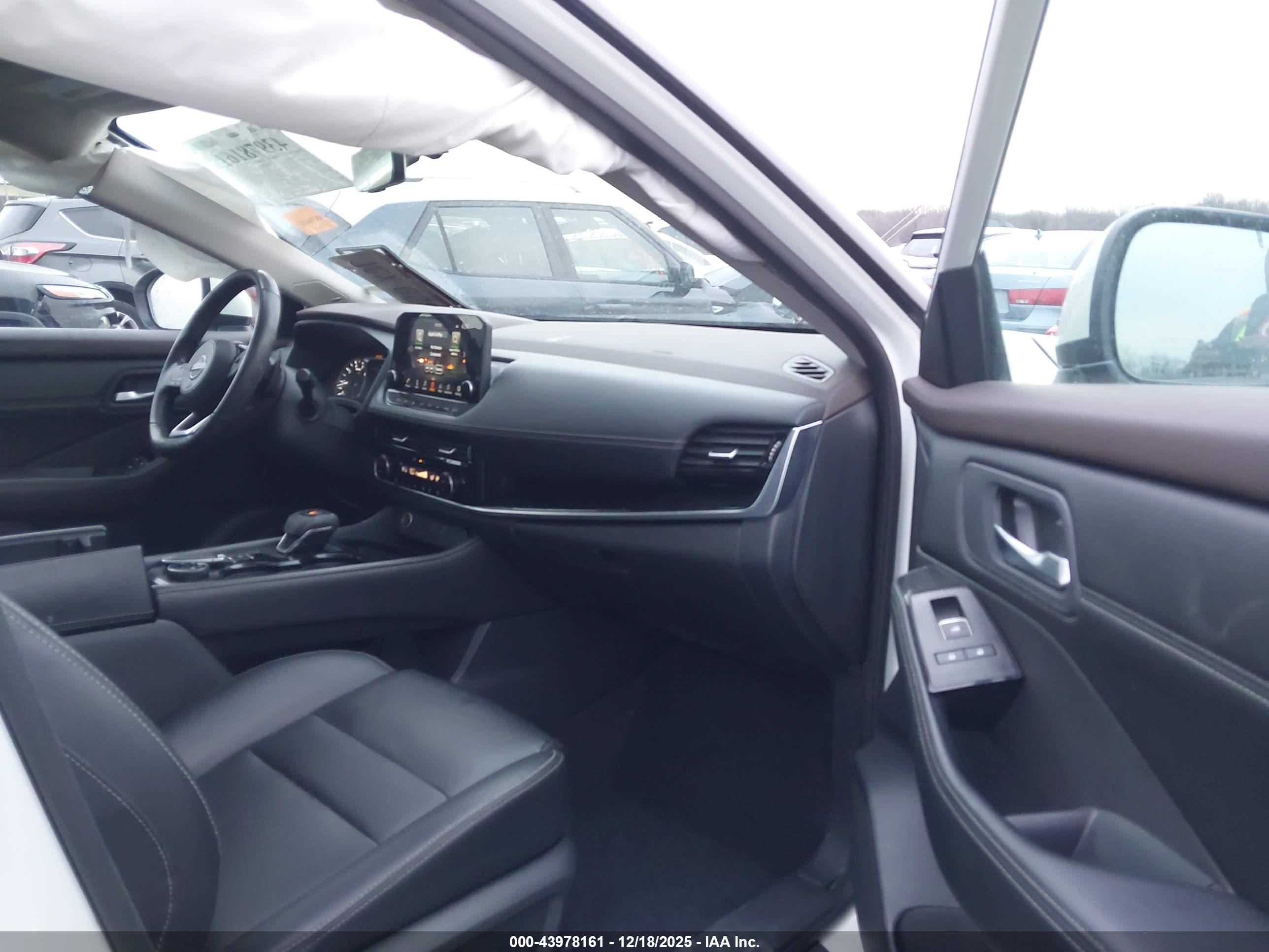 NISSAN ROGUE image 5