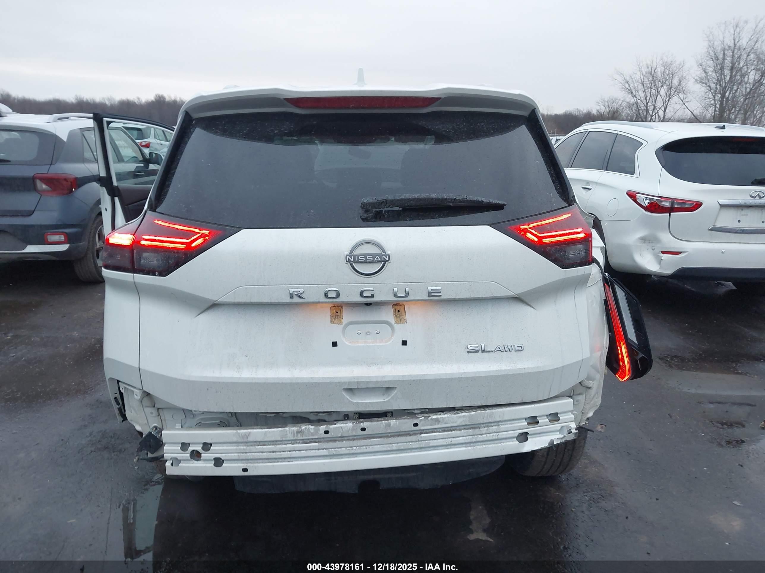 NISSAN ROGUE image 6