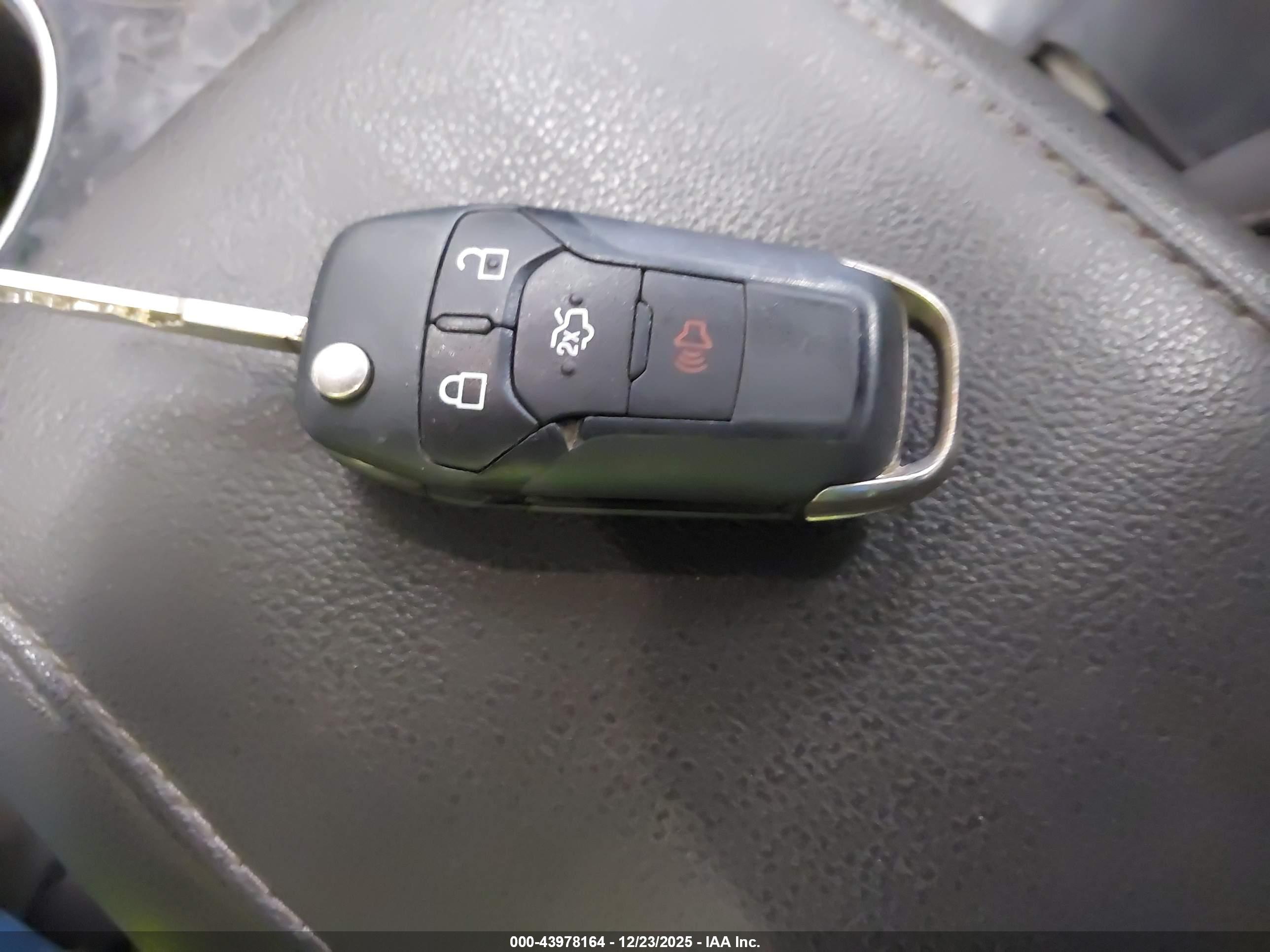 FORD FUSION image 11