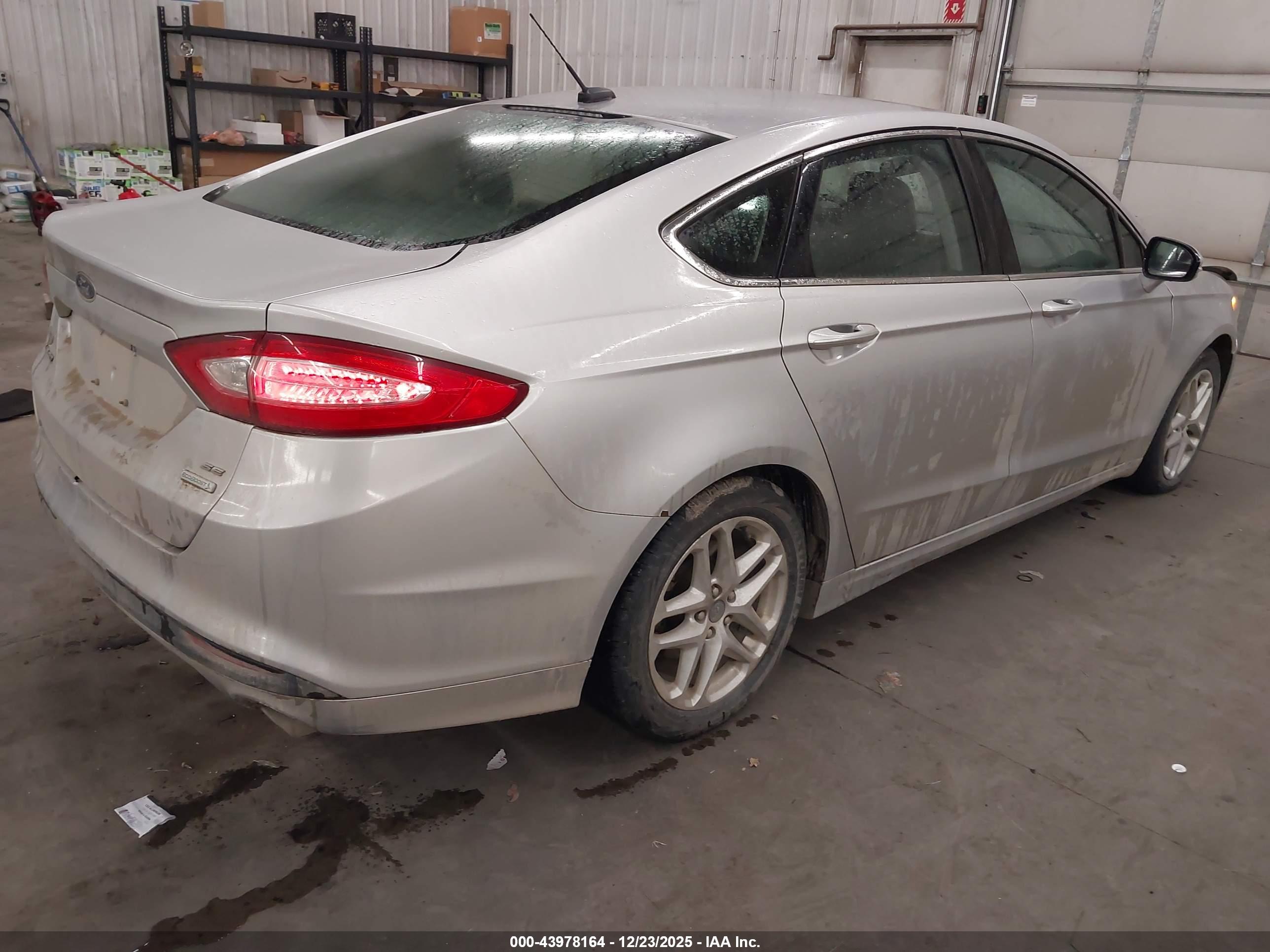 FORD FUSION image 4