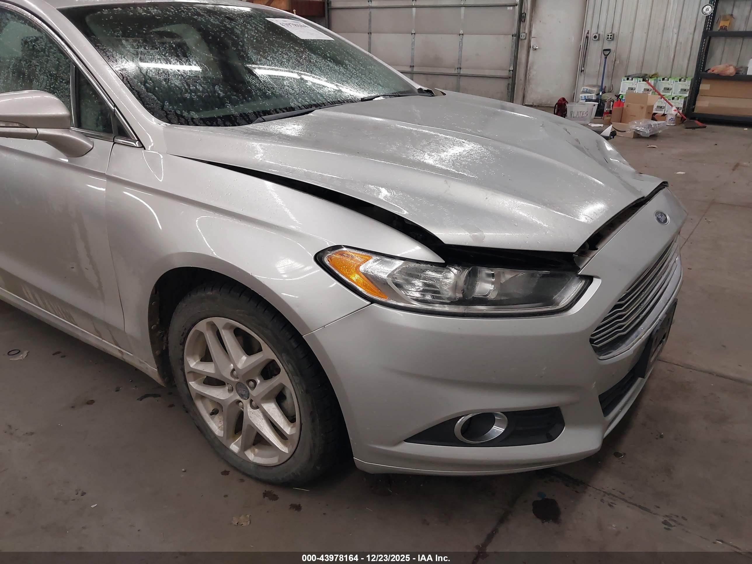 FORD FUSION image 6