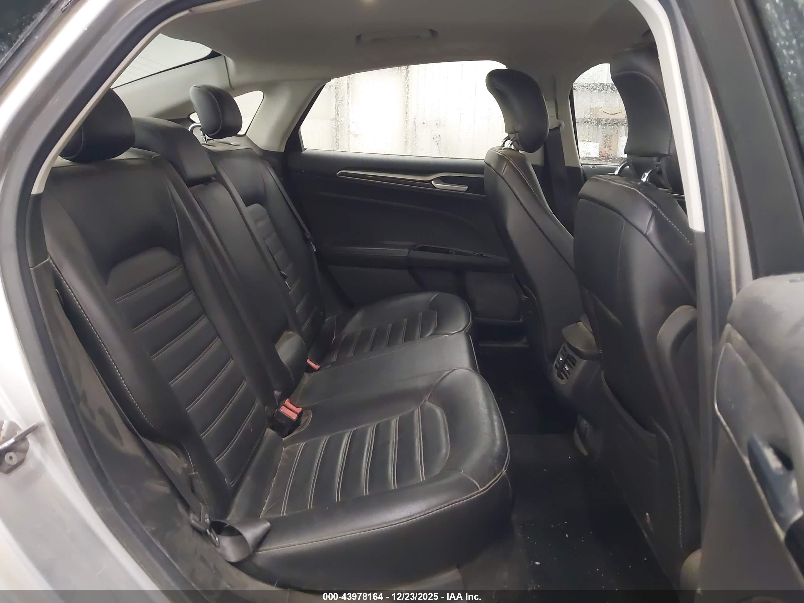 FORD FUSION image 8