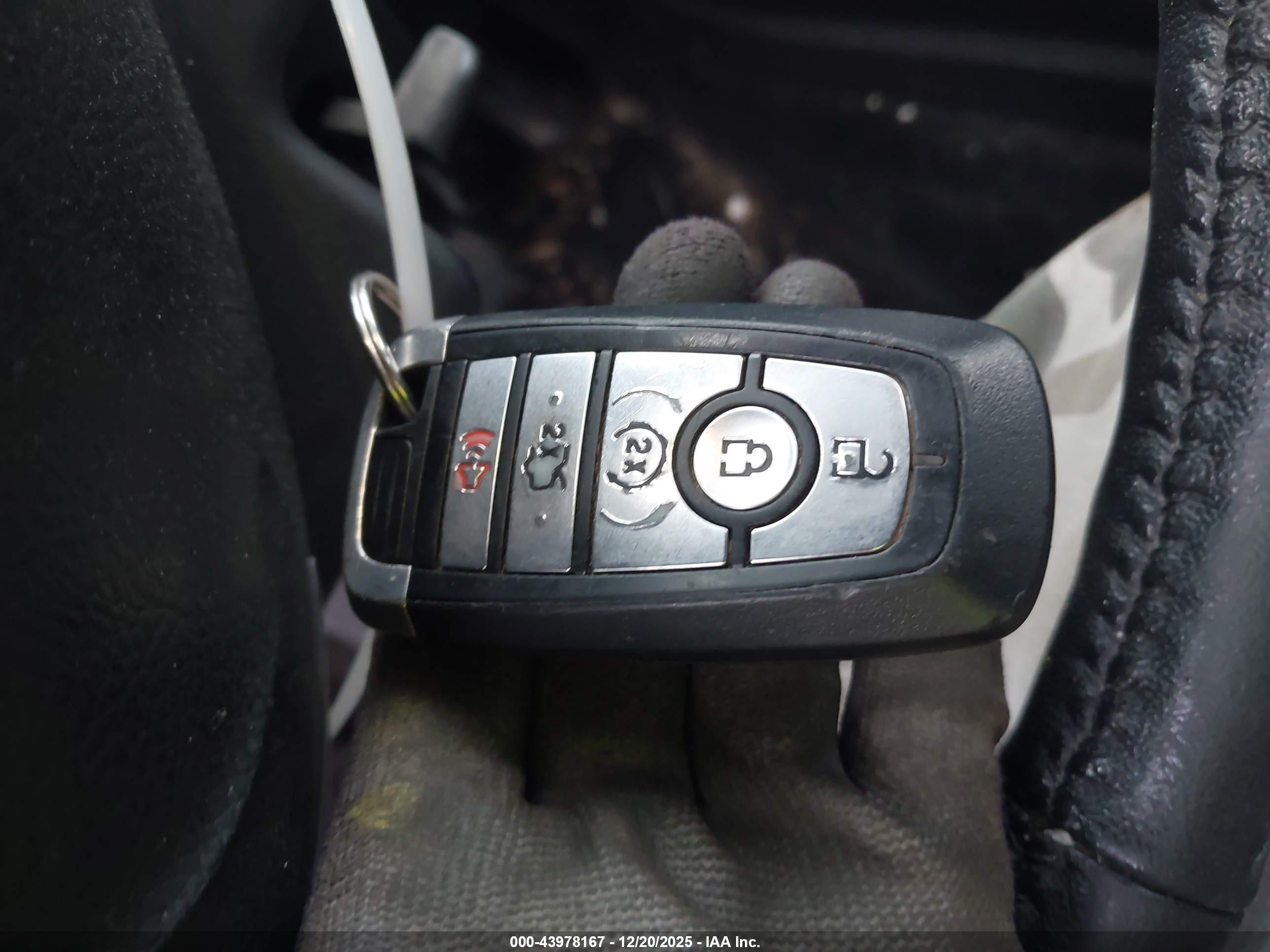 FORD FUSION image 11