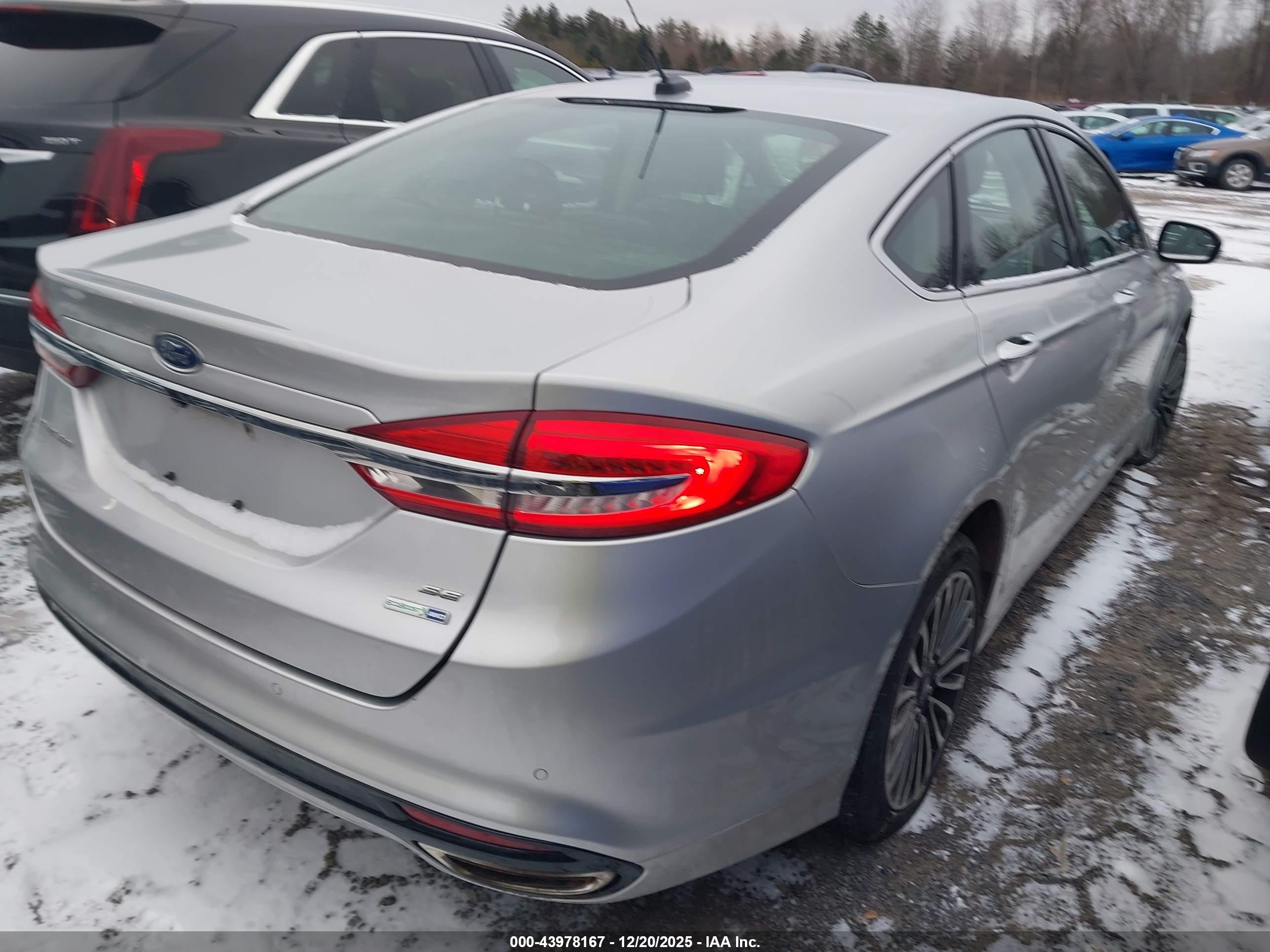 FORD FUSION image 4