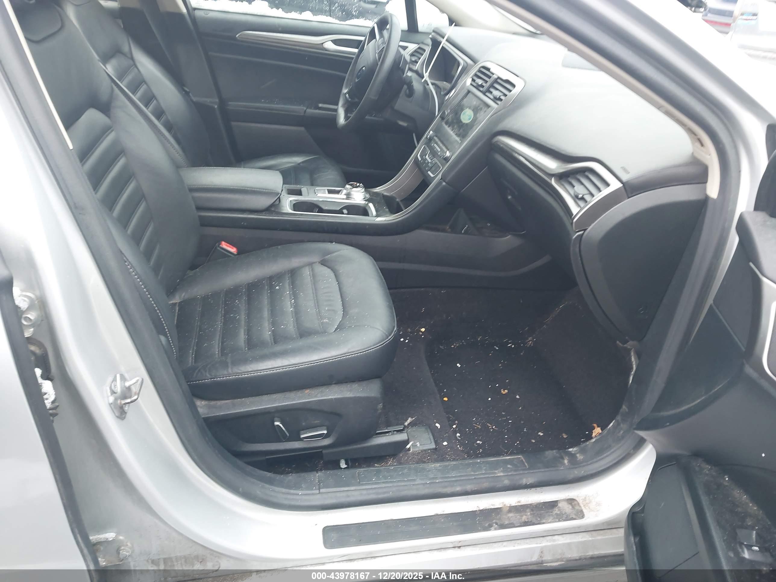 FORD FUSION image 5