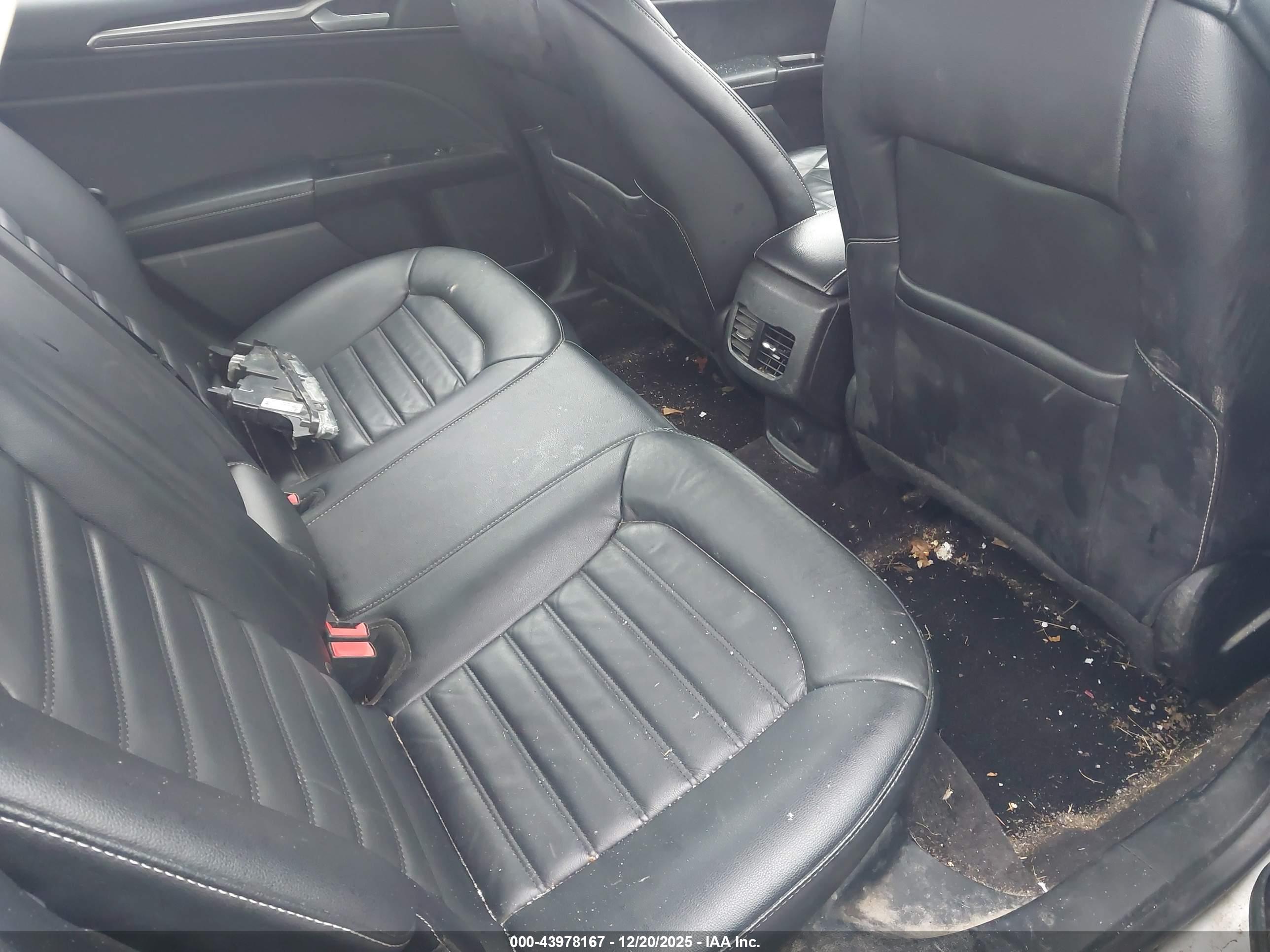 FORD FUSION image 8