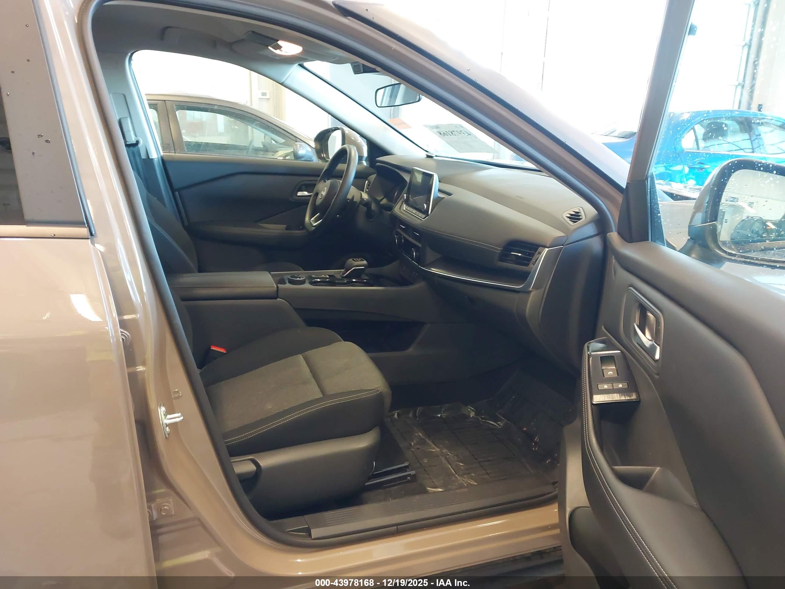 NISSAN ROGUE image 5