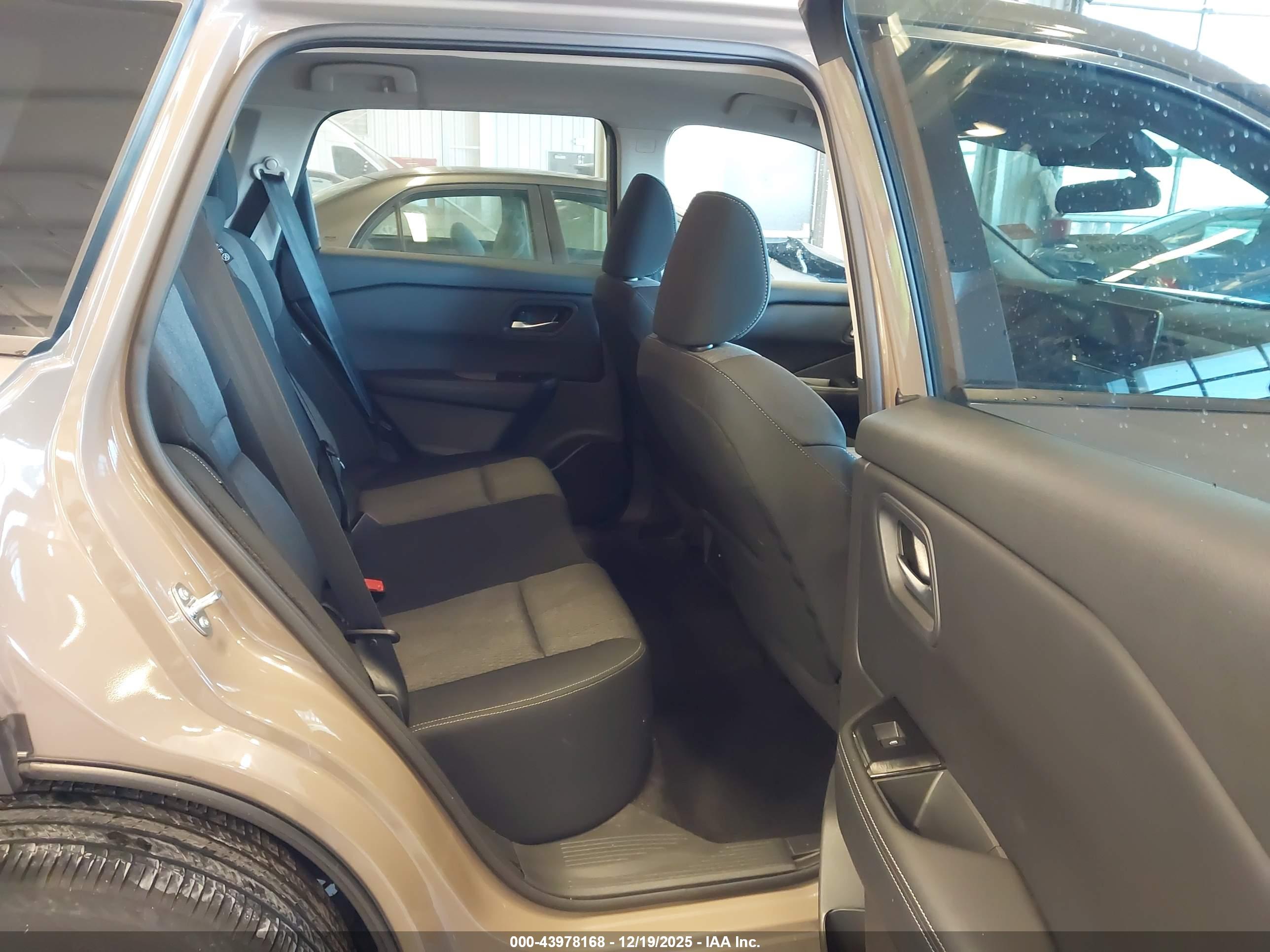 NISSAN ROGUE image 8