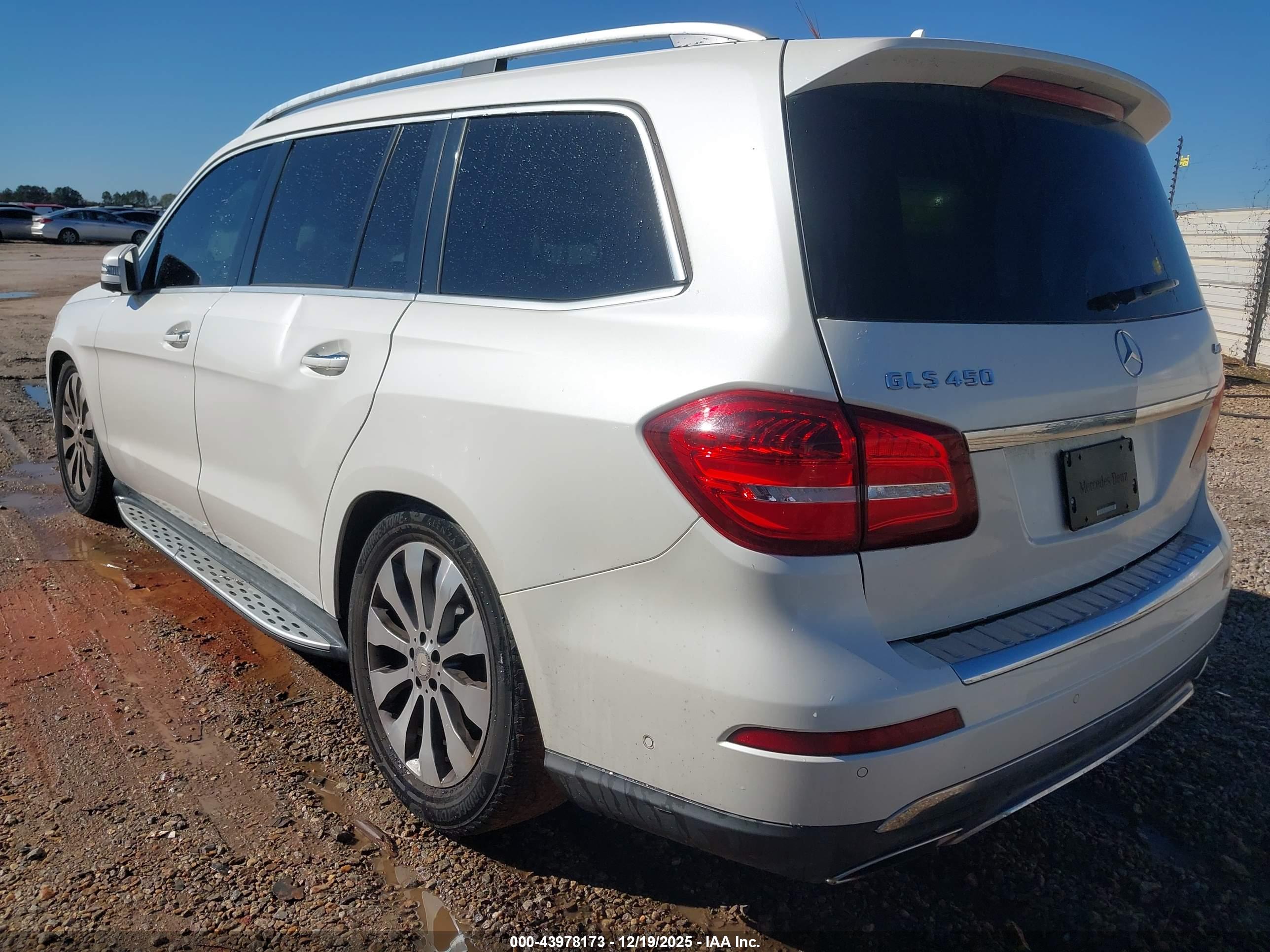 MERCEDES-BENZ GLS image 3