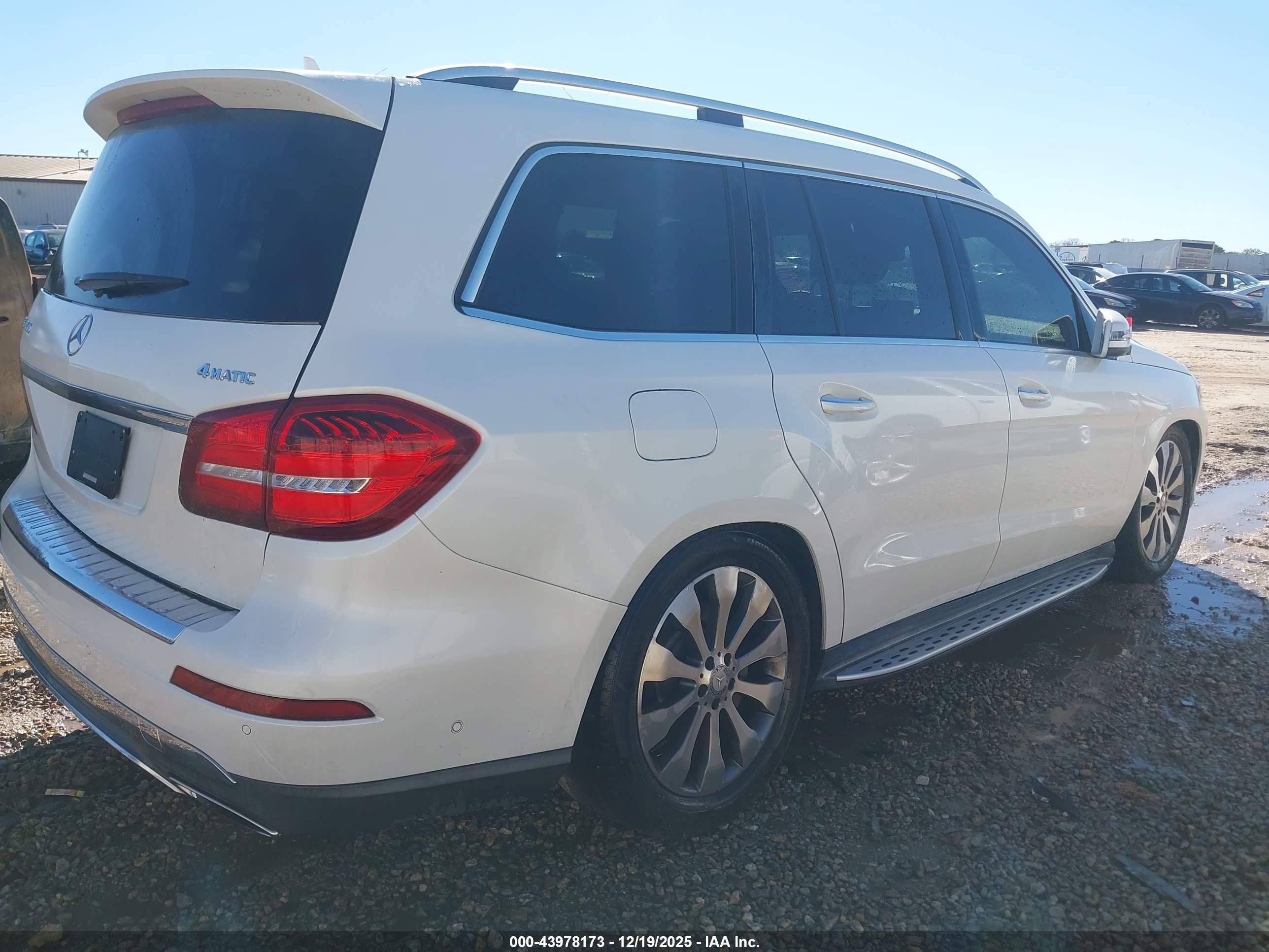 MERCEDES-BENZ GLS image 4
