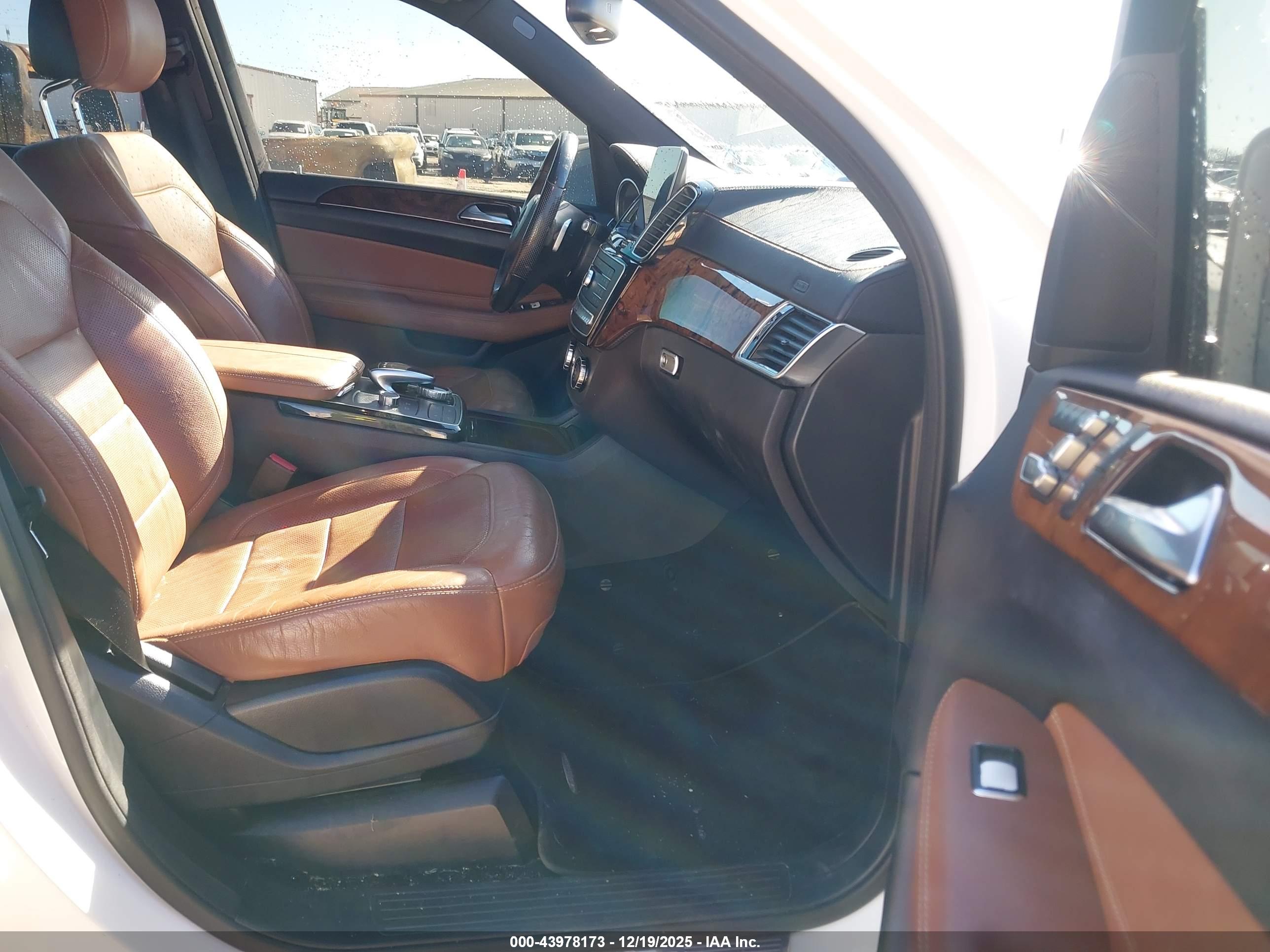 MERCEDES-BENZ GLS image 5