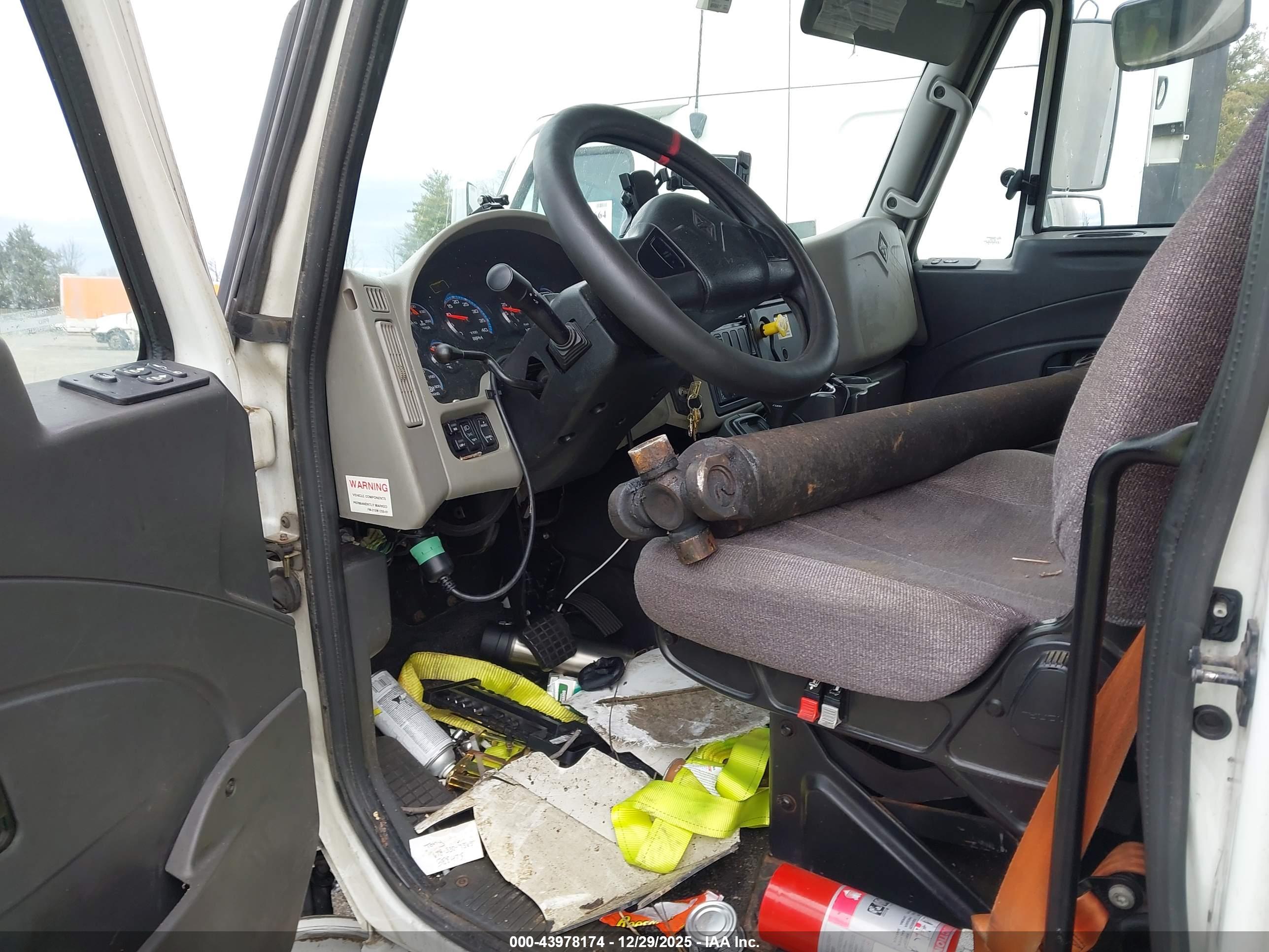 INTERNATIONAL 4000 image 8