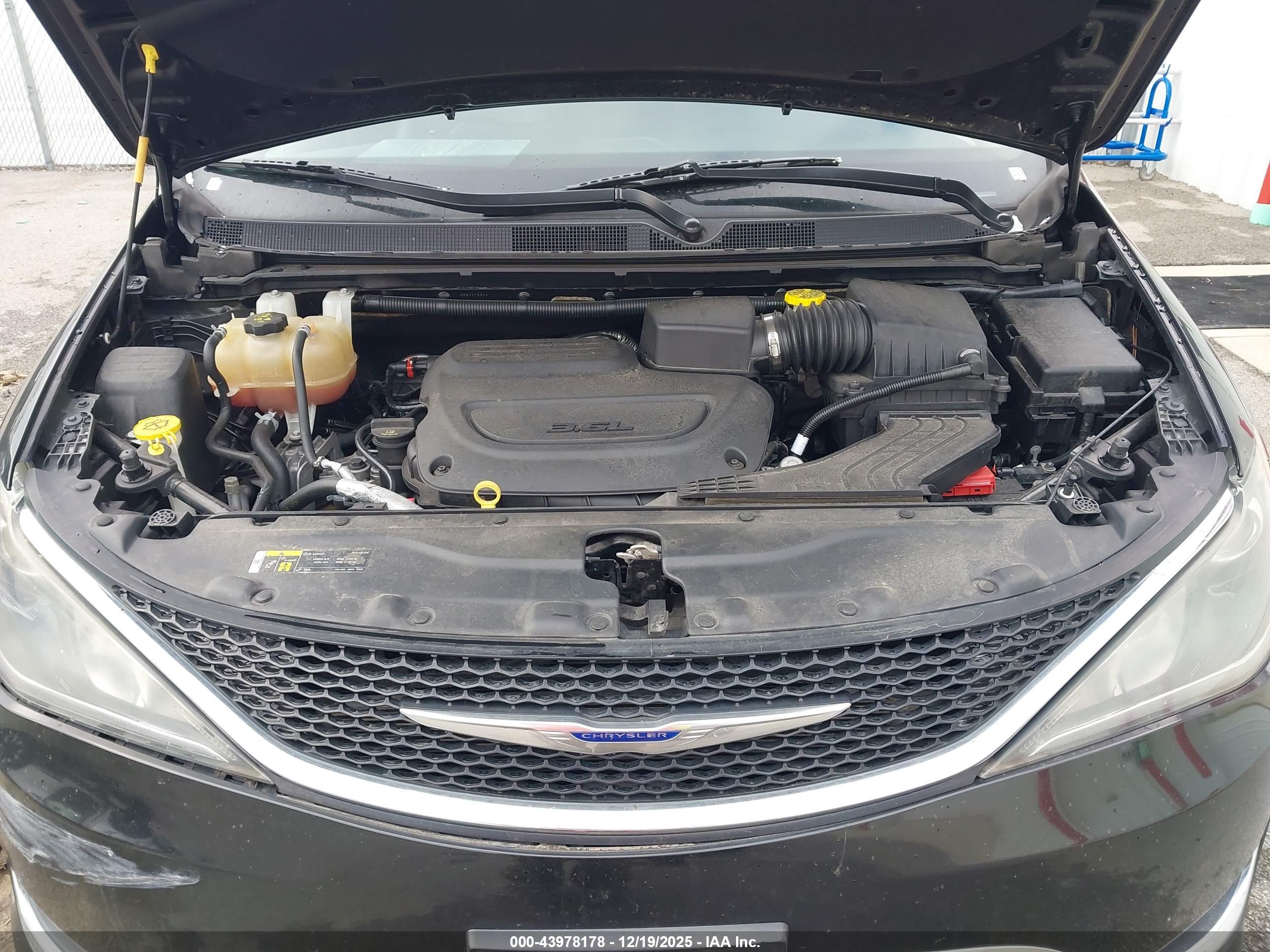 CHRYSLER PACIFICA image 10