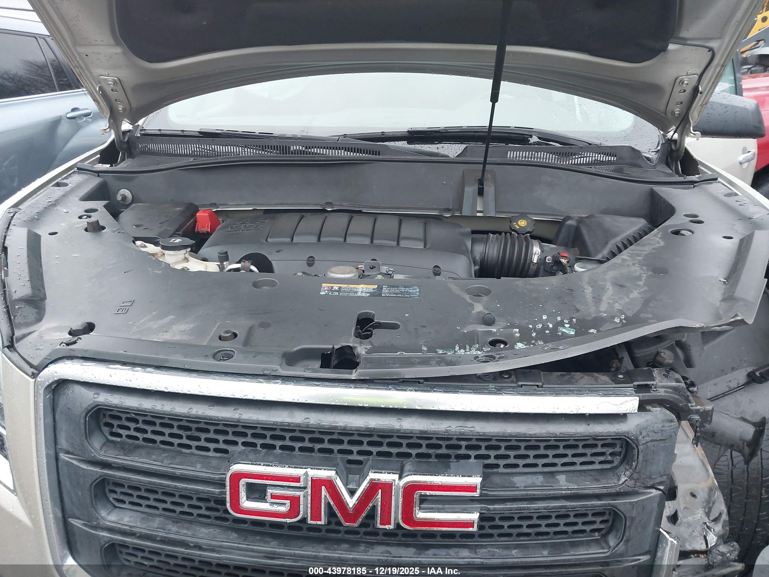 GMC ACADIA image 10
