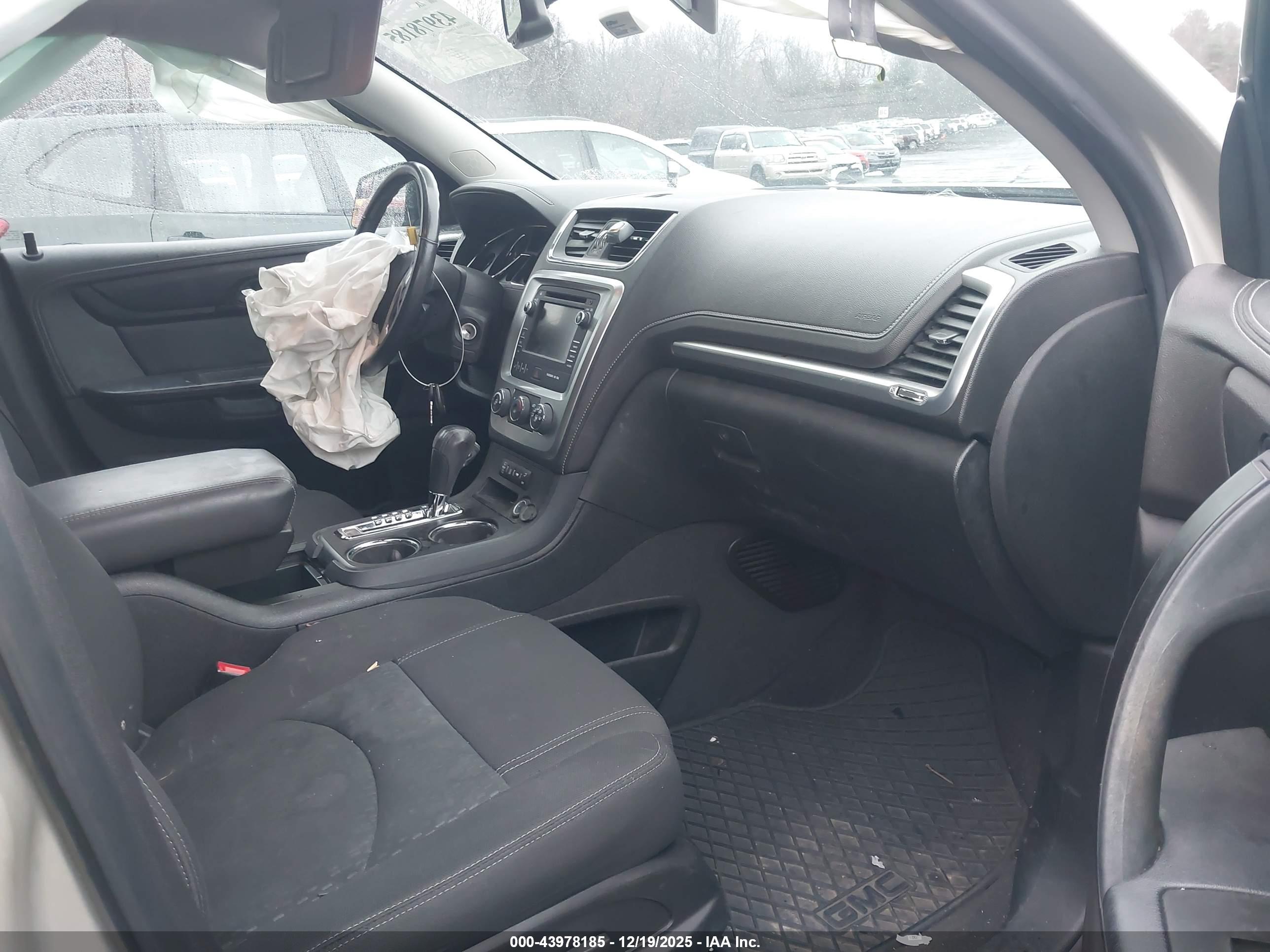 GMC ACADIA image 5