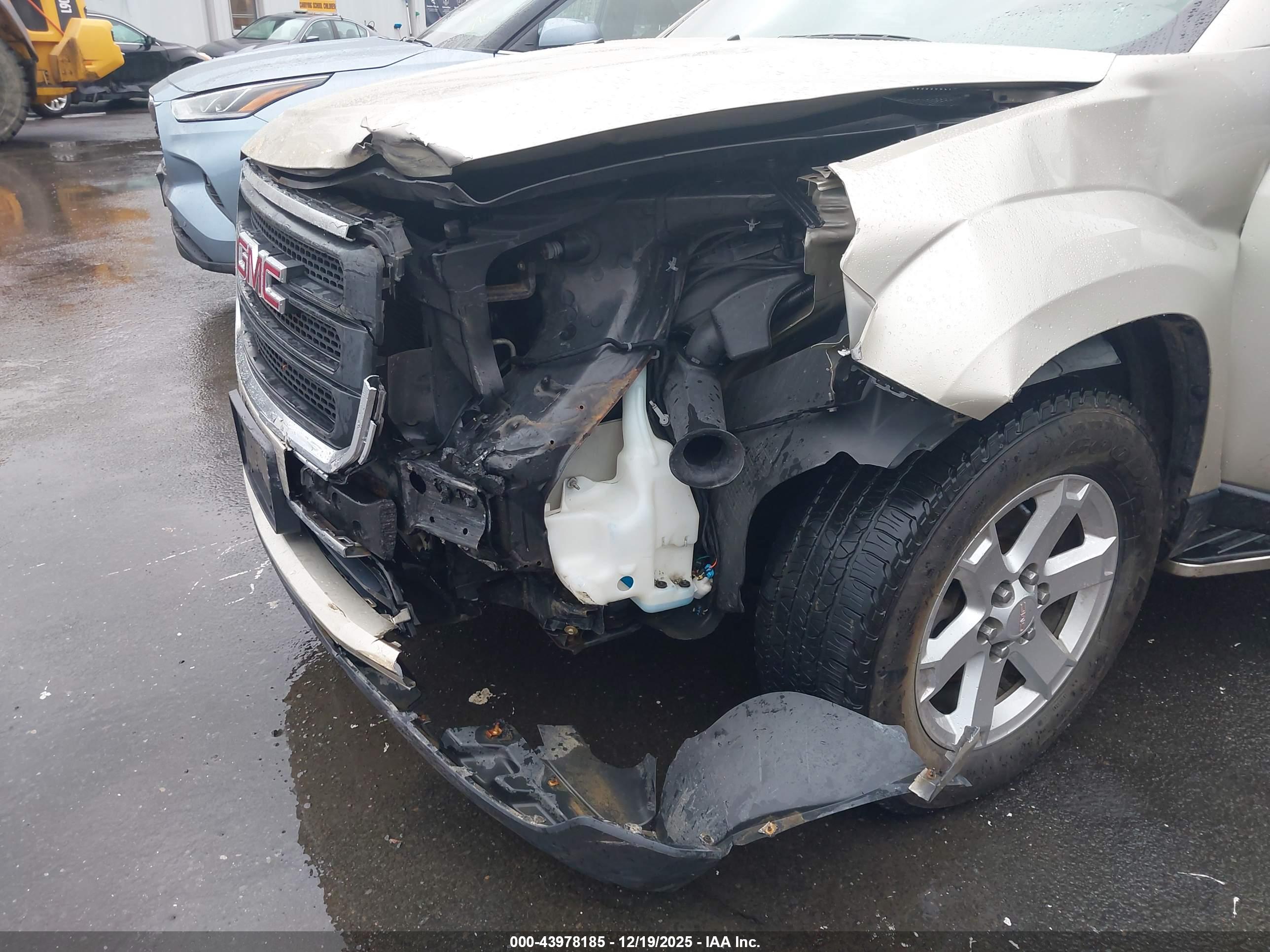 GMC ACADIA image 6